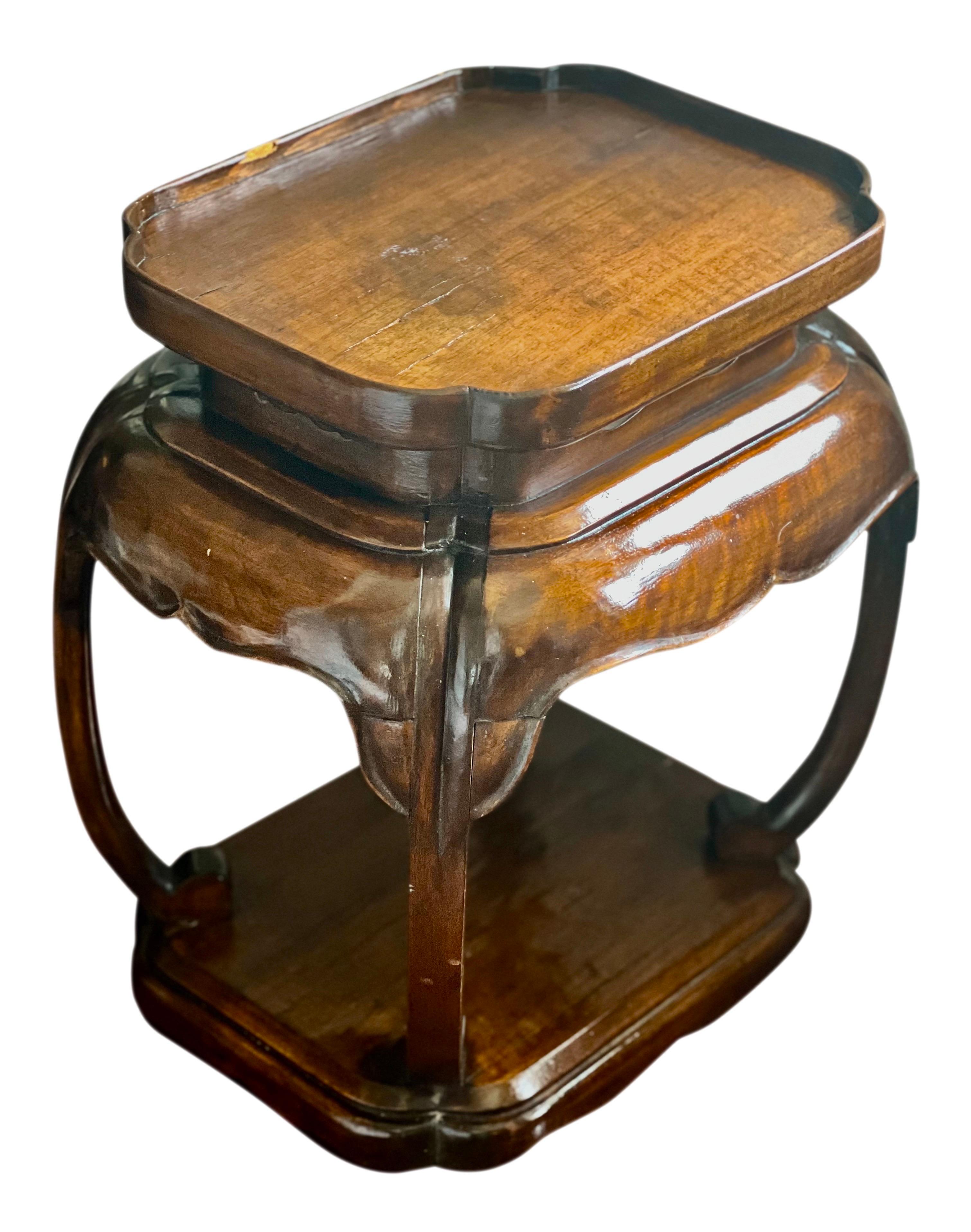 Laqué Table d'appoint basse en acajou d'inspiration asiatique italienne ou porte-plante en vente