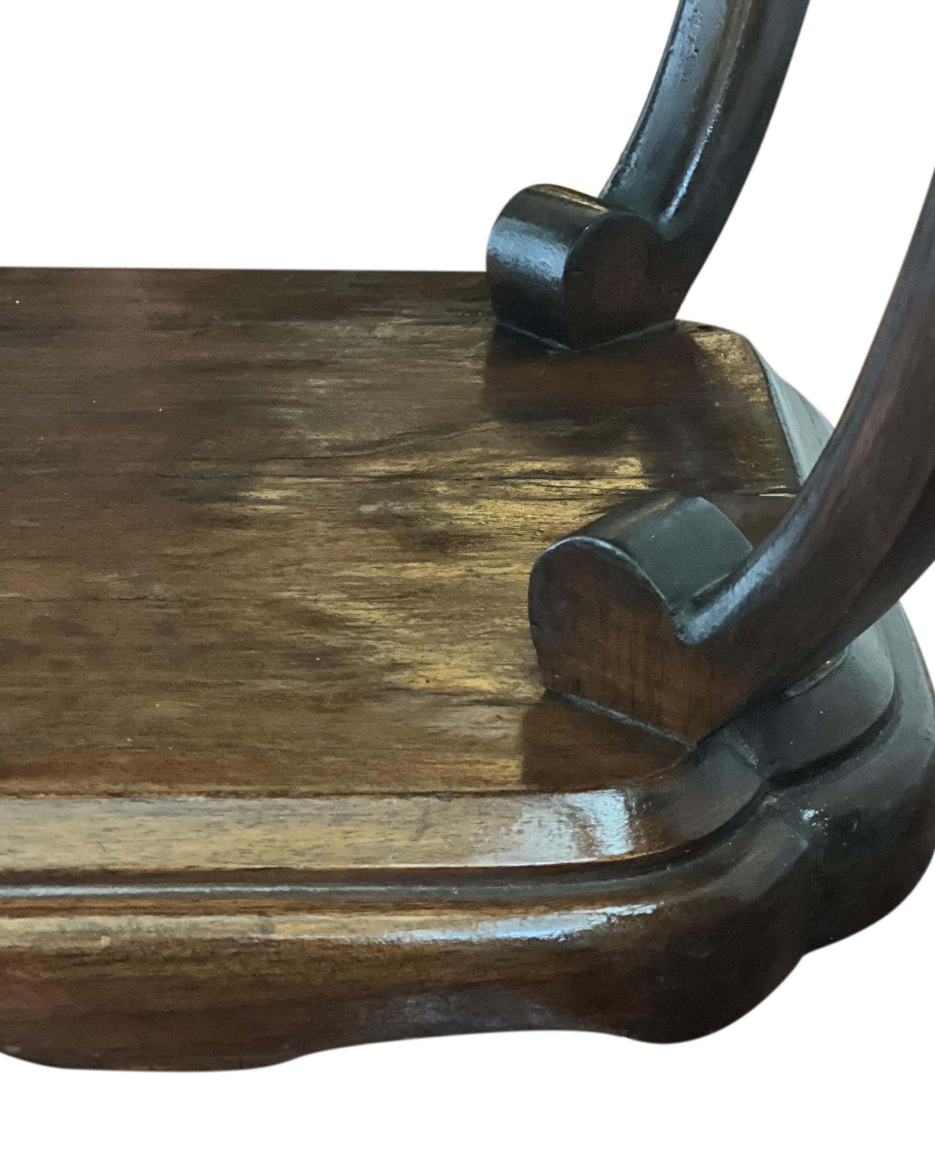 Table d'appoint basse en acajou d'inspiration asiatique italienne ou porte-plante en vente 1