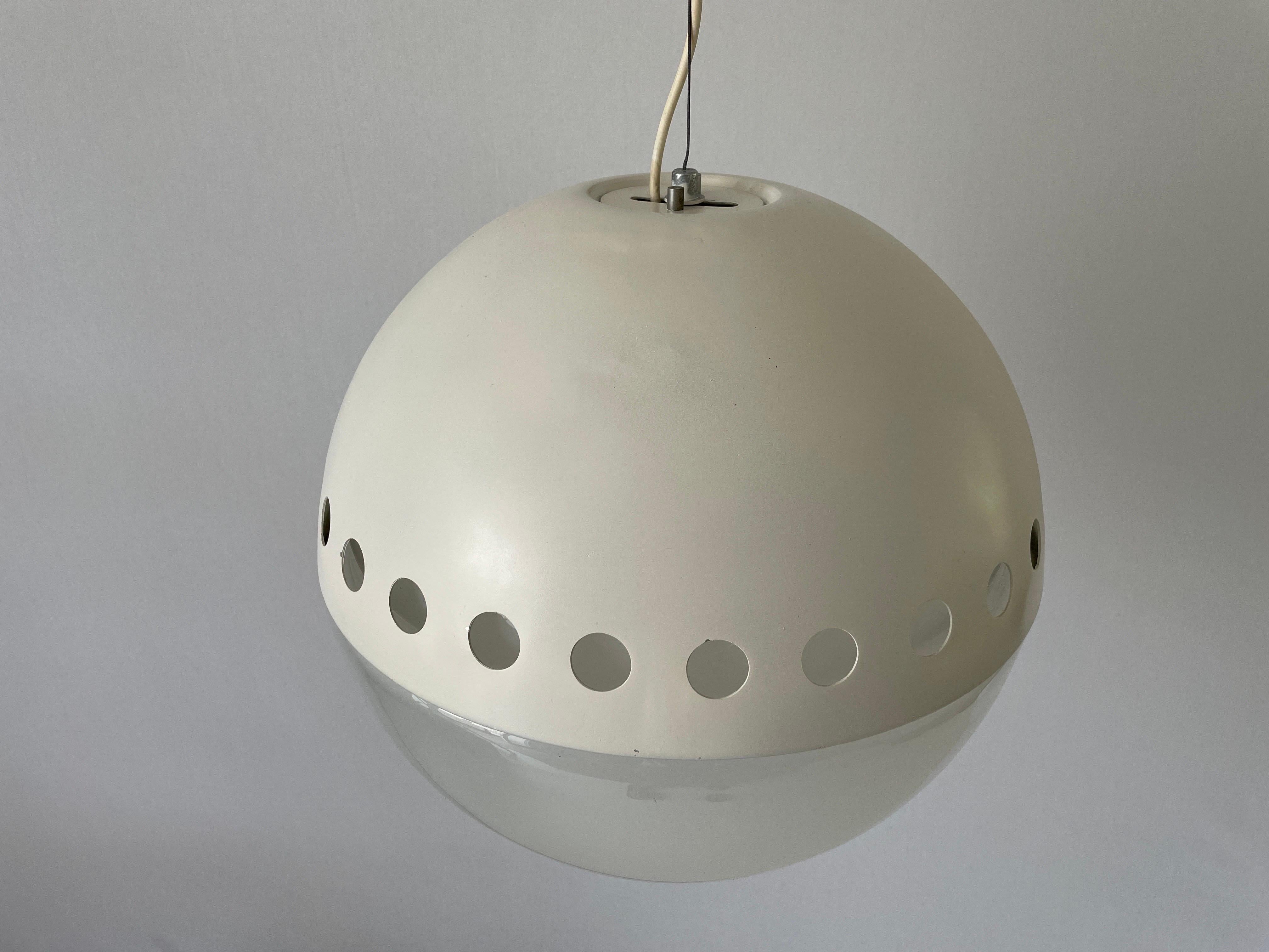 Italian Atomic Design Ball Glass Pendant Lamp, 1960s, Italy

Lampshade is in very good vintage condition.
Original canopy.

This lamp works with 3x E27 light bulb. Max 100W
Wired and suitable to use with 220V and 110V for all