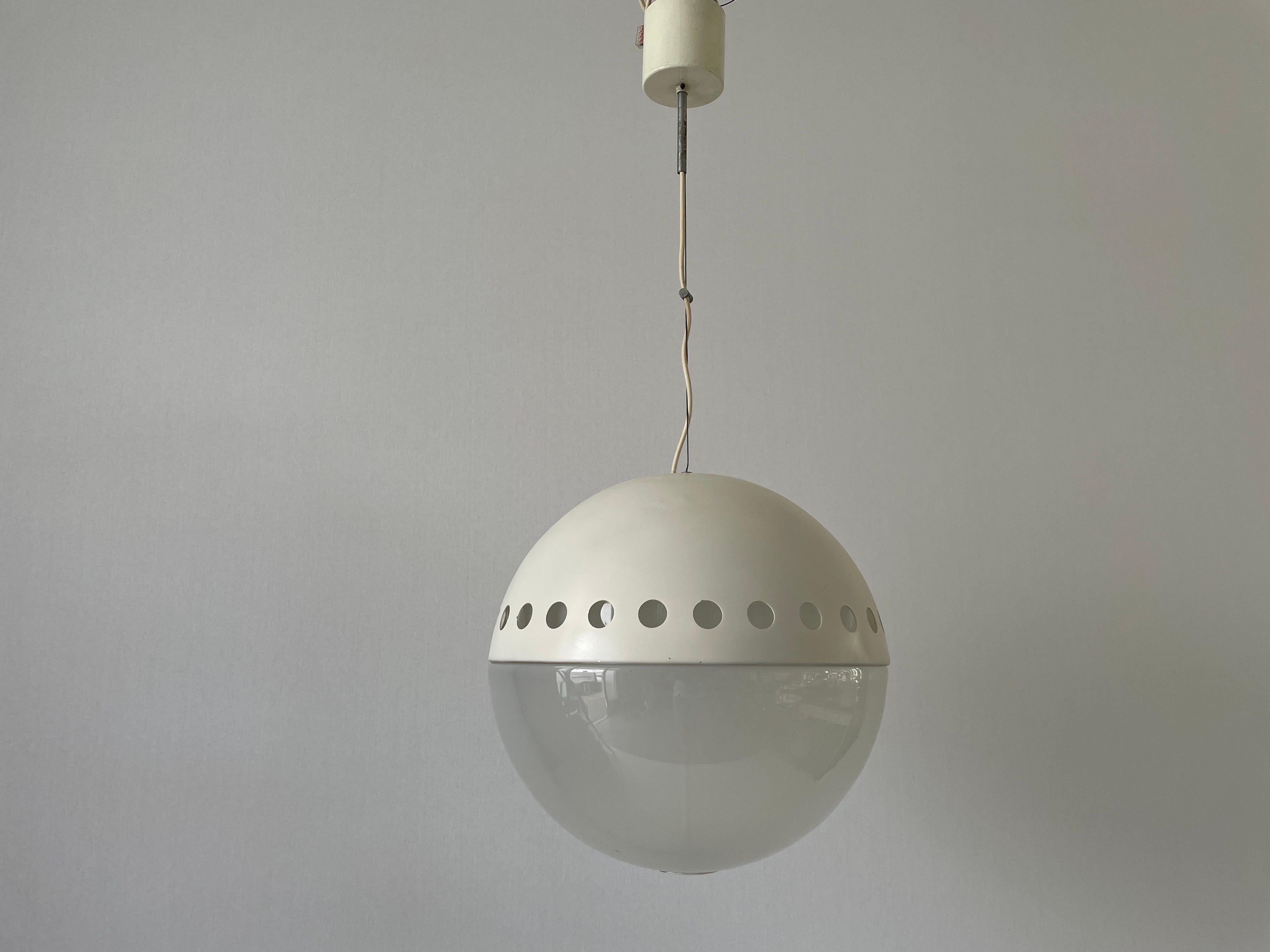Italian Atomic Design Ball Glass Pendant Lamp, 1960s, Italy In Excellent Condition For Sale In Hagenbach, DE