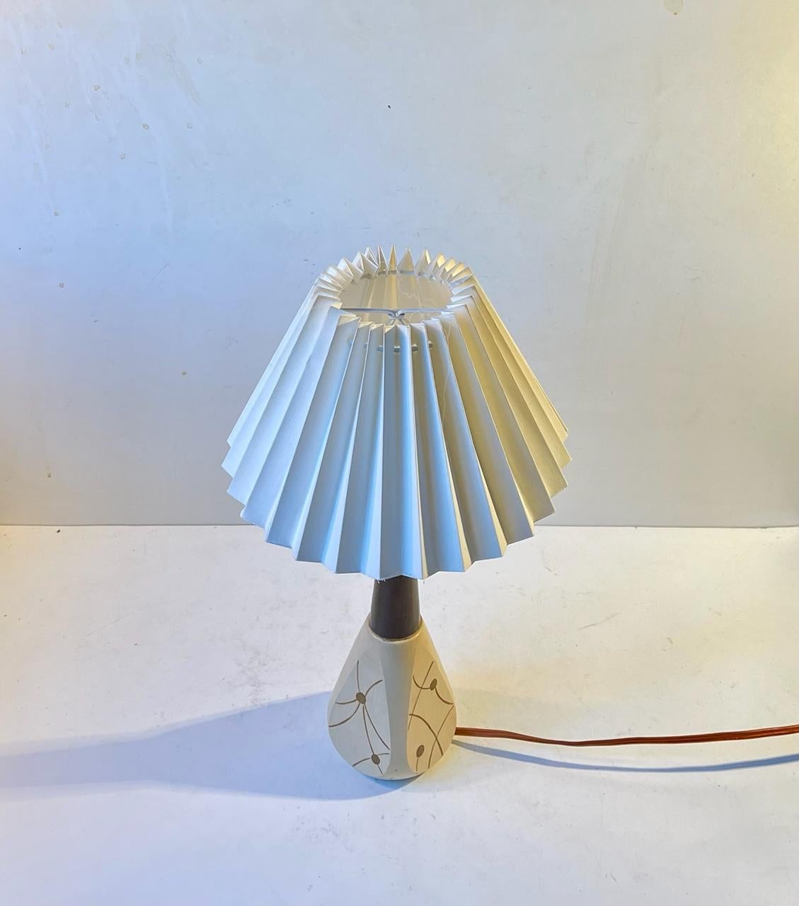 Italian Atomic Table Lamp with Brass Accents, 1950s In Good Condition For Sale In Esbjerg, DK