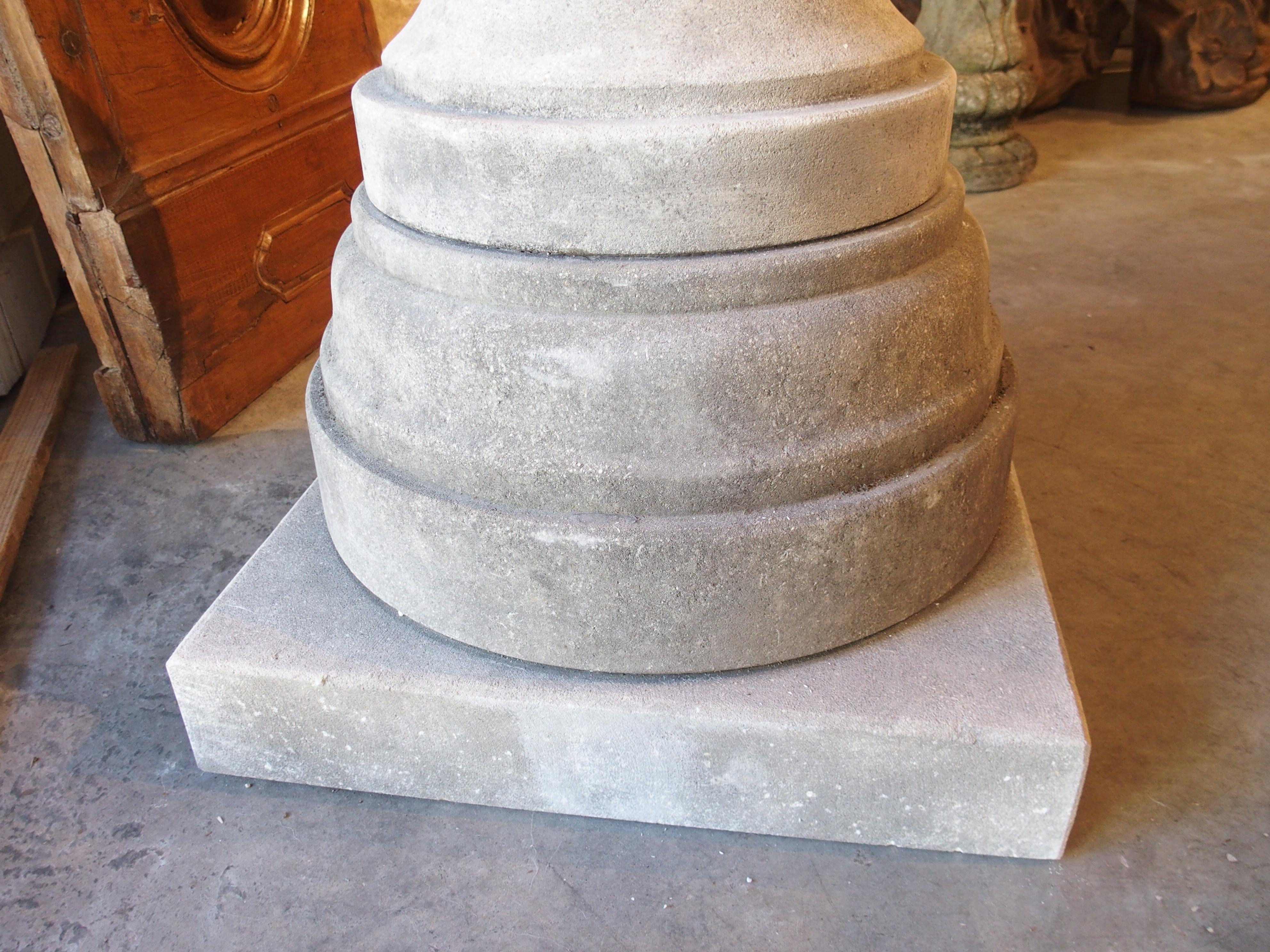 Sundial italien de forme balustre en pierre calcaire sculptée 2