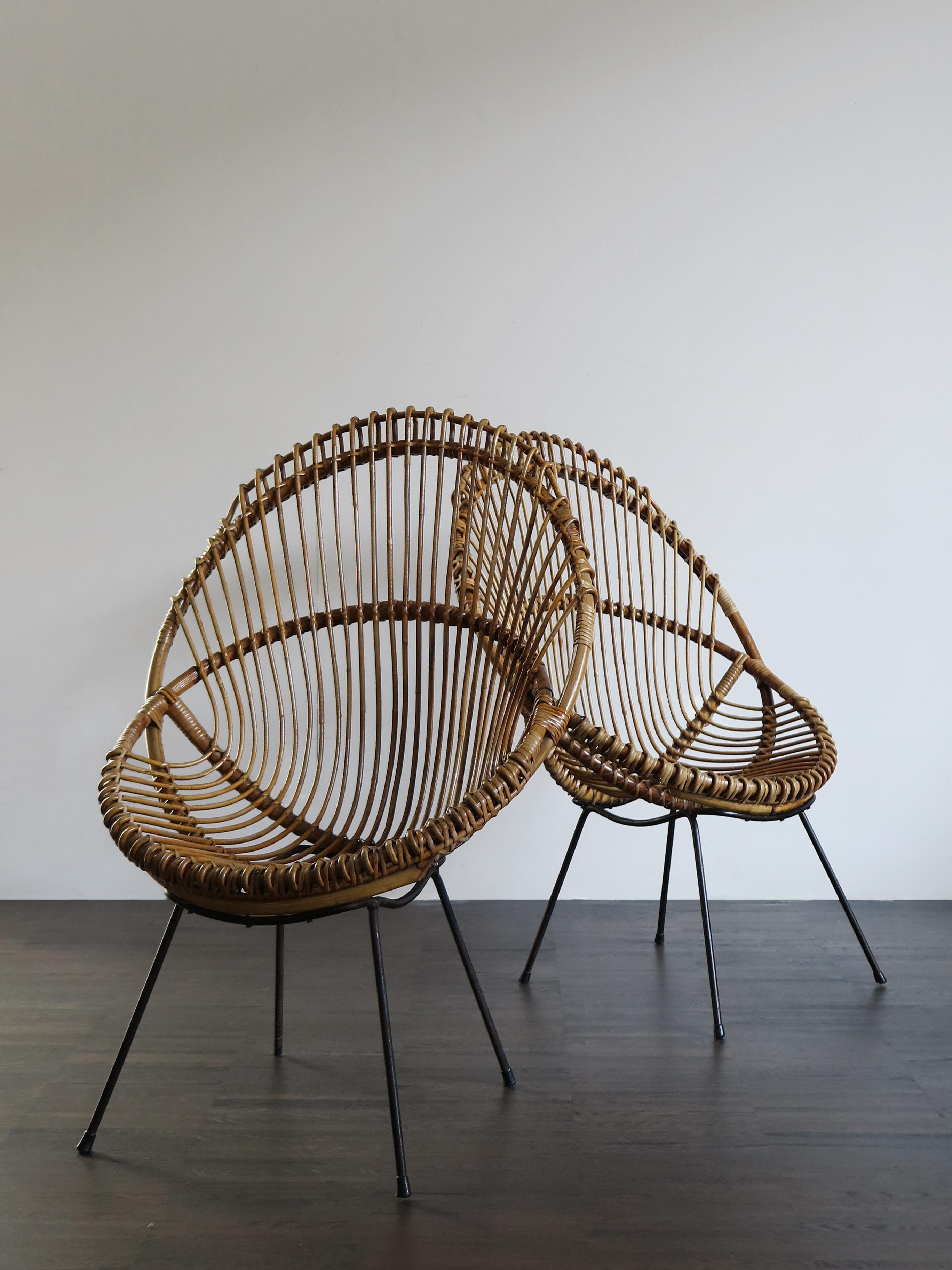 Couple of Italian Mid-Century Modern design chairs armchair in bamboo, rush, cane and structure with black painted iron rod, 1960s.

Please note that the items are original of the period and this shows normal signs of age and use.