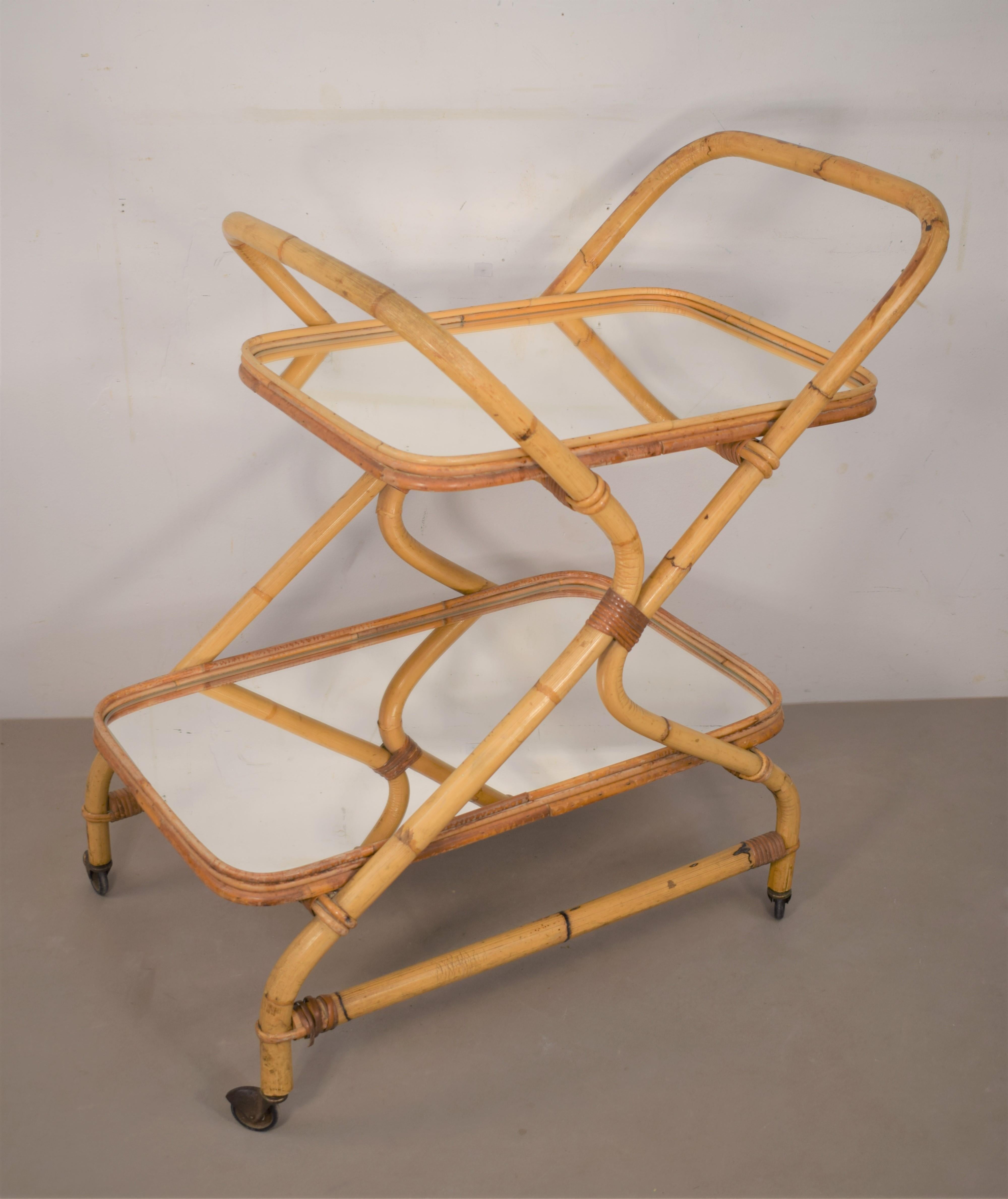 Italian bamboo and mirrors bar cart, 1960s.
Dimensions: H= 82 cm; W= 83 cm; D= 48 cm.