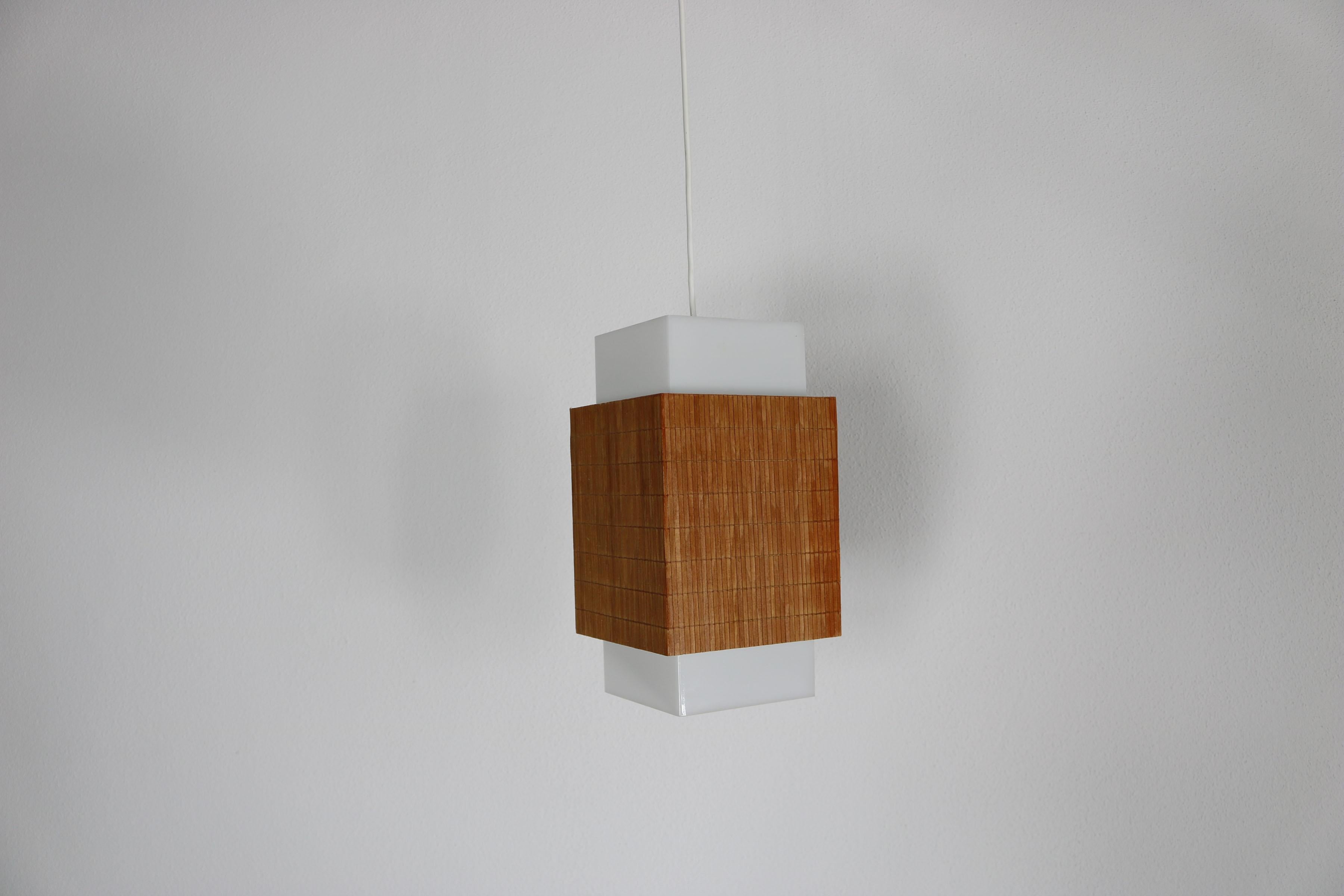  Italian Bamboo and Perspex pendant light from the 1960s.  For Sale 6