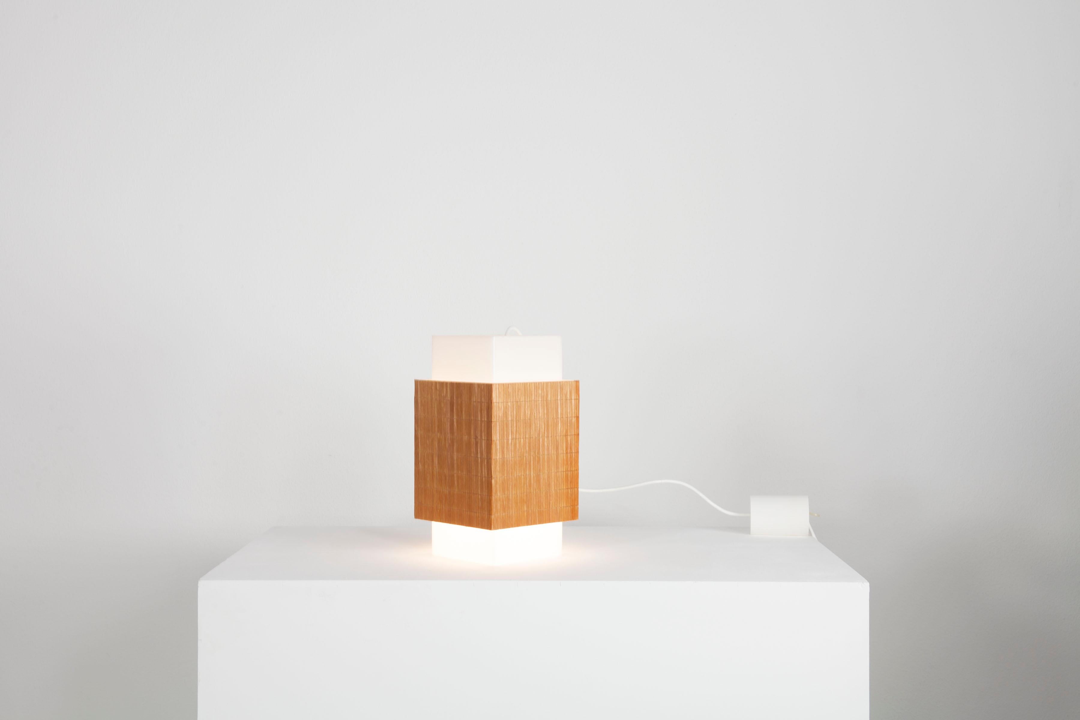 This Italian pendant lamp comes from the 60s. It is rectangular and consists of a Perspex shade surrounded by bamboo. The lamp has an E27 socket and is in good condition.