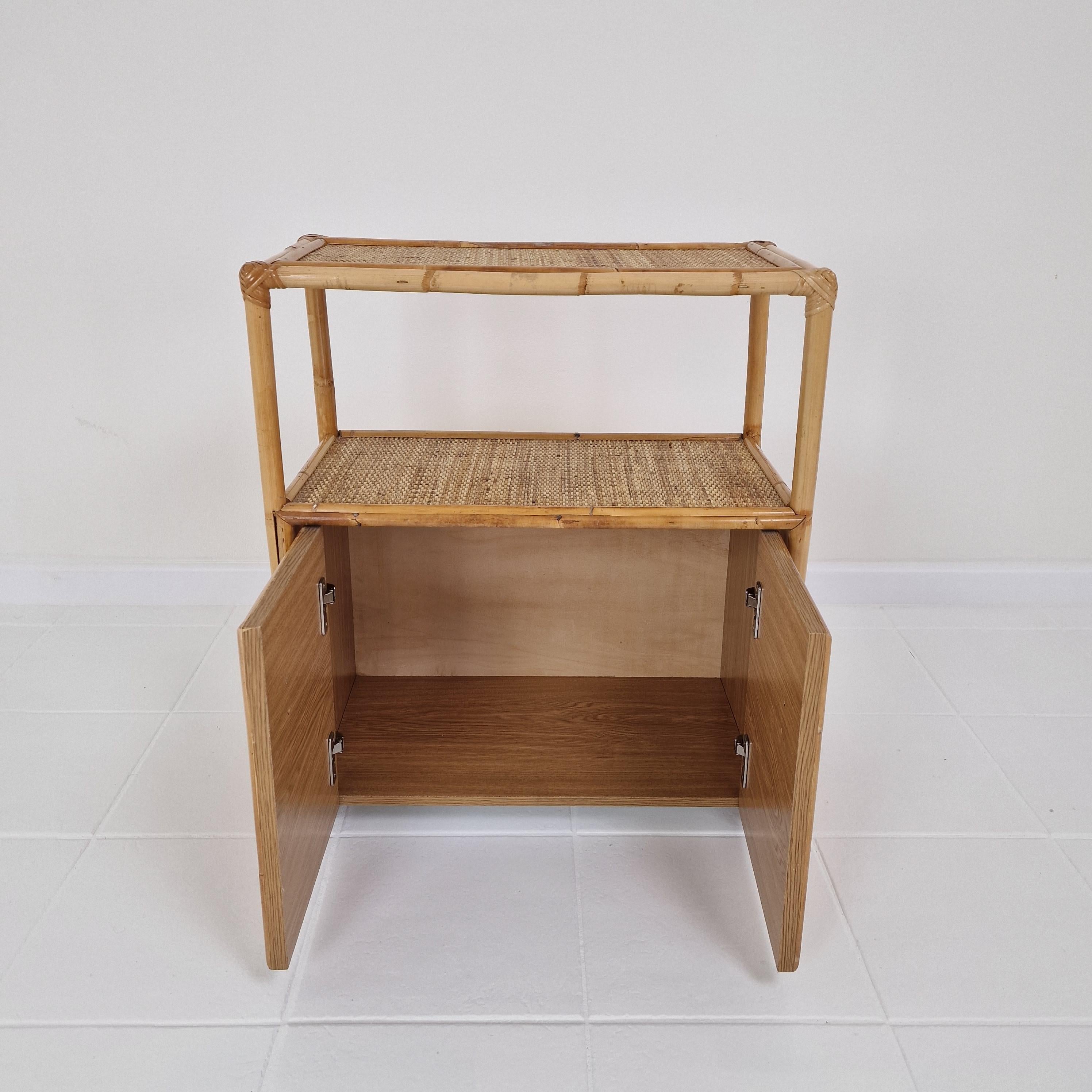 Mobile o tavolino da letto italiano in bambù e rattan, anni '80 in vendita 3