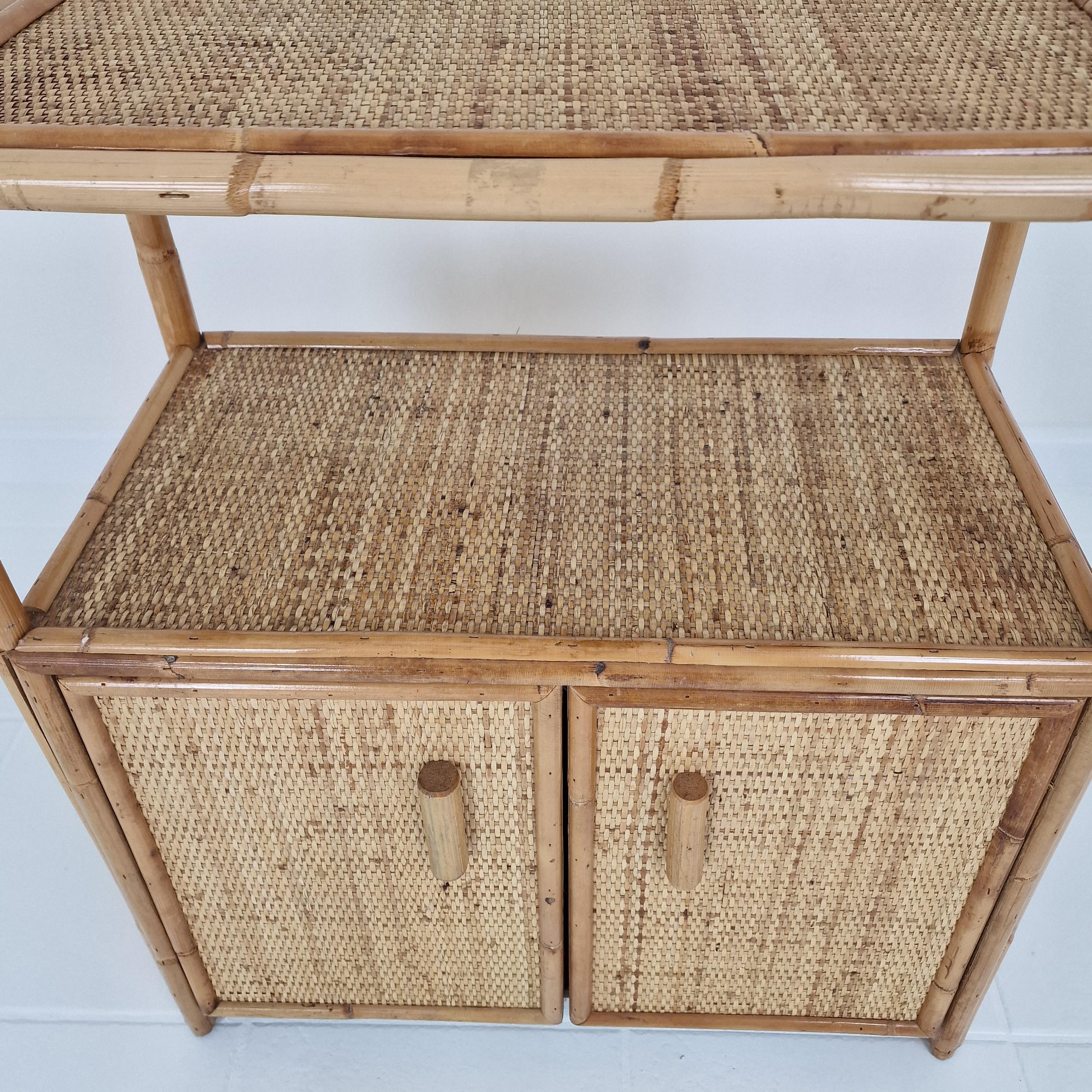 Mobile o tavolino da letto italiano in bambù e rattan, anni '80 in vendita 7