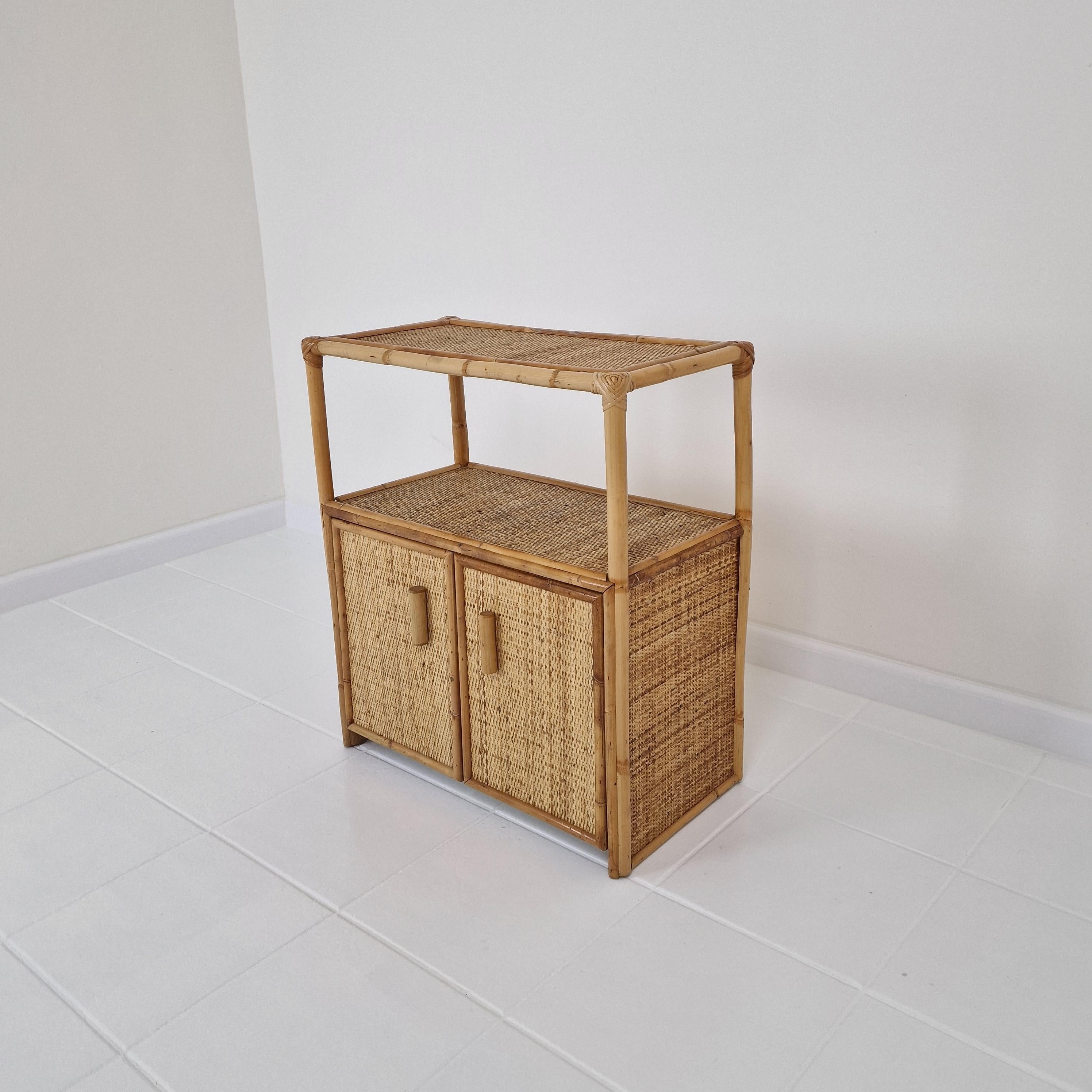 Italiano Mobile o tavolino da letto italiano in bambù e rattan, anni '80 in vendita