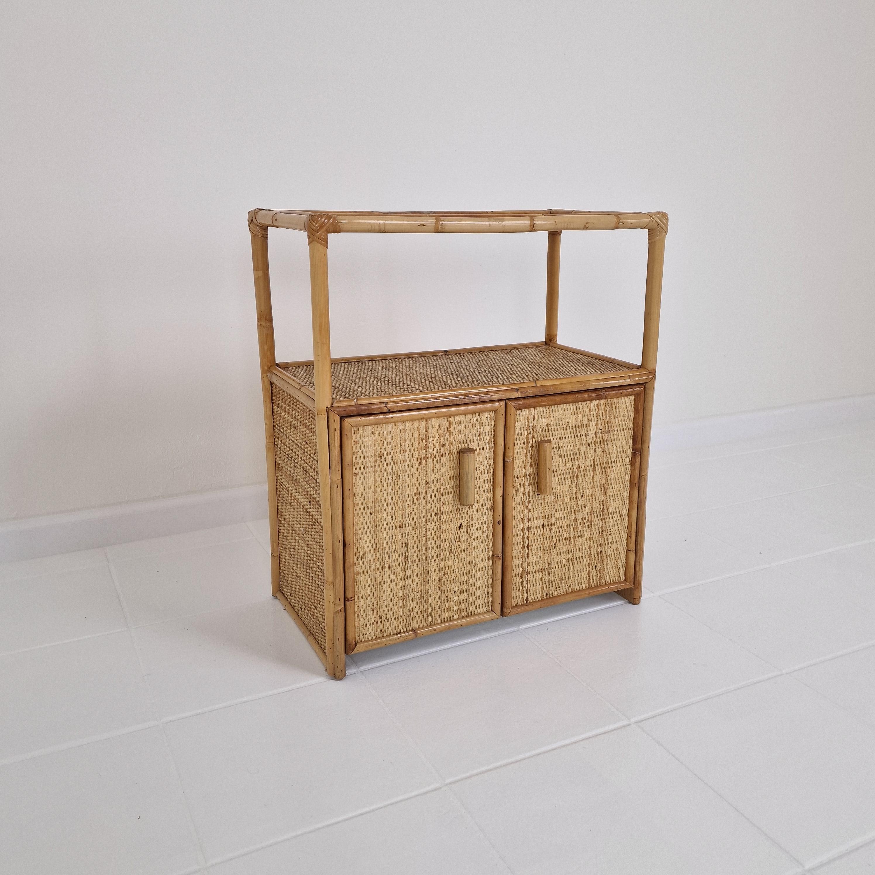 Mobile o tavolino da letto italiano in bambù e rattan, anni '80 In condizioni buone in vendita a Oud Beijerland, NL