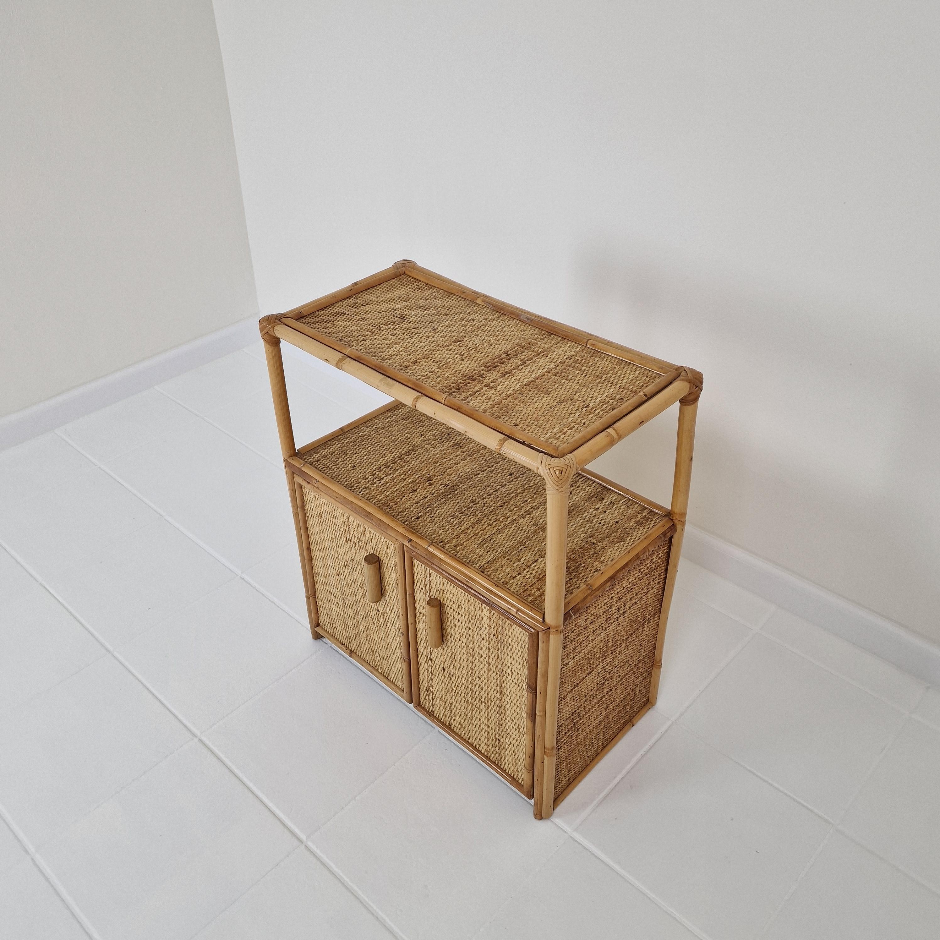 Bambù Mobile o tavolino da letto italiano in bambù e rattan, anni '80 in vendita