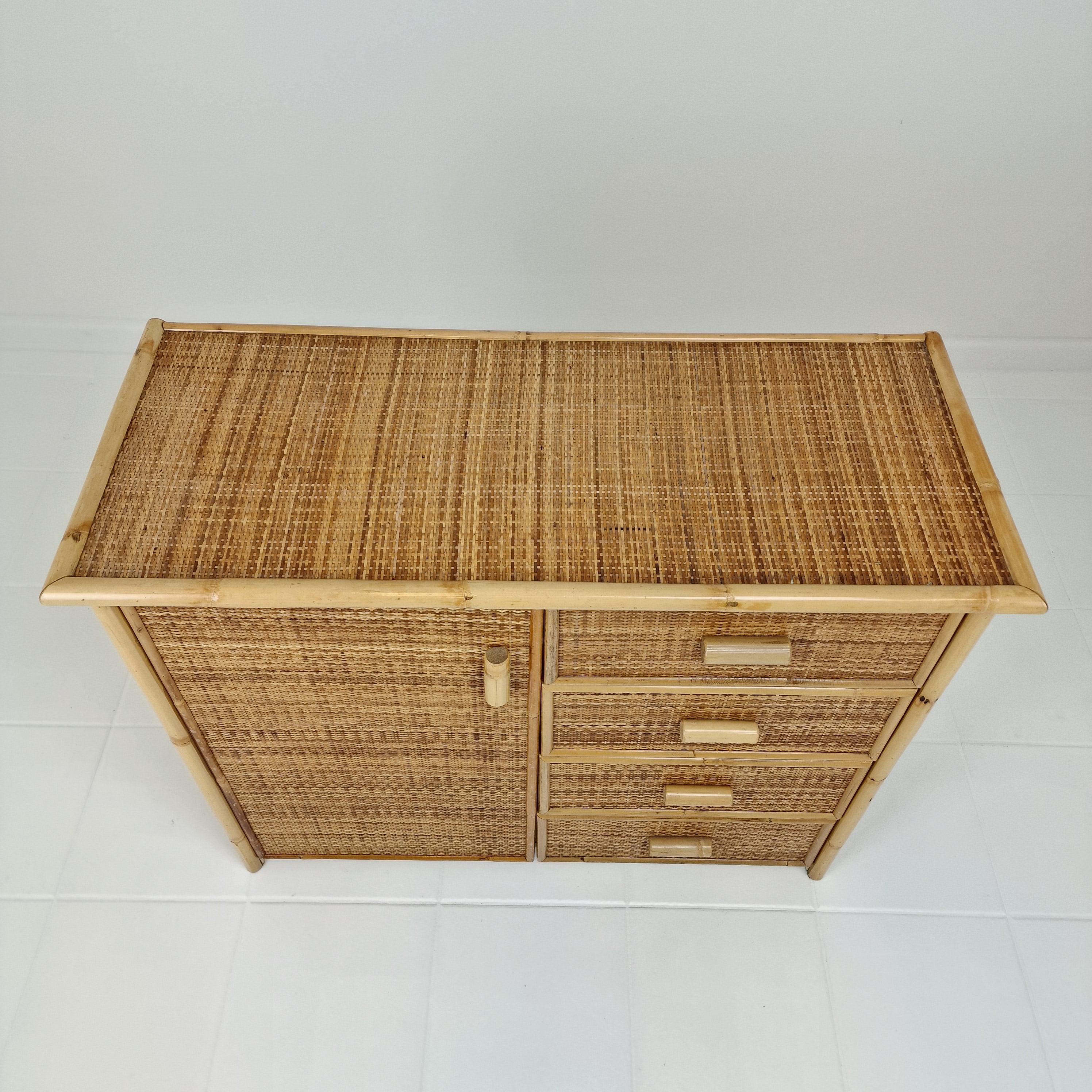 Cassettiera o credenza italiana in bambù e rattan, anni '1980 in vendita 2