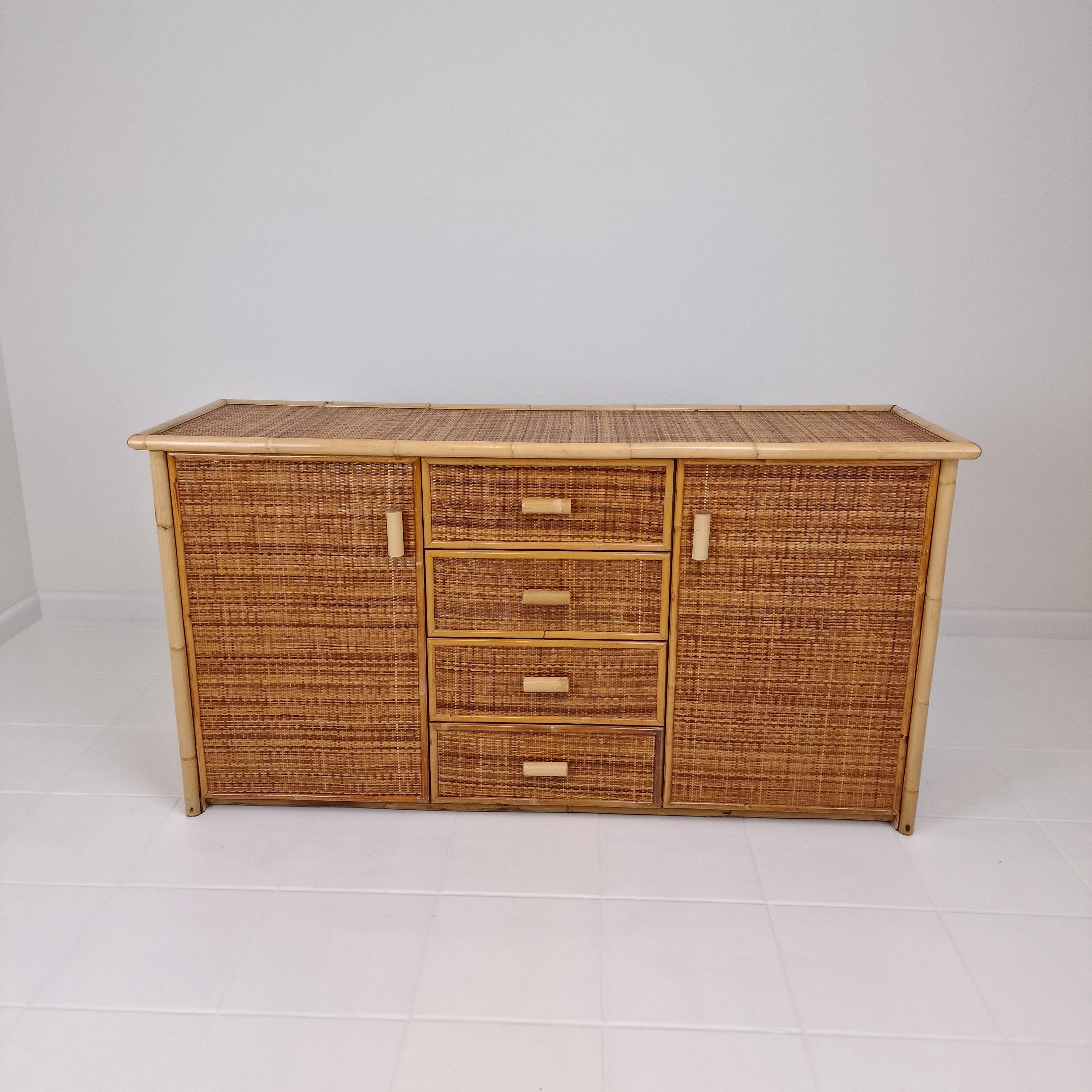 Lovely rectangle credenza or chest of drawers, fabricated in Italy in the 80's. 
This very nice credenza is made of bamboo and rattan.

Four drawers and two doors with nice natural grips.

Overall in very good condition with the normal traces of use