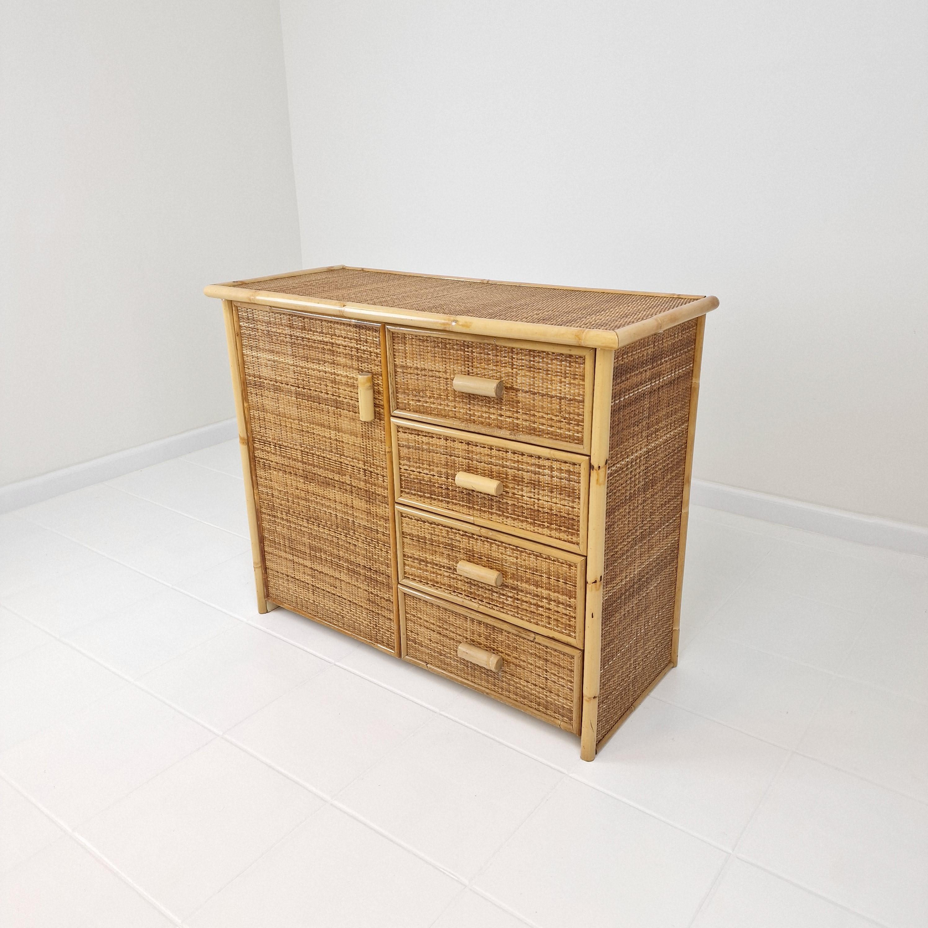 Italiano Cassettiera o credenza italiana in bambù e rattan, anni '1980 in vendita