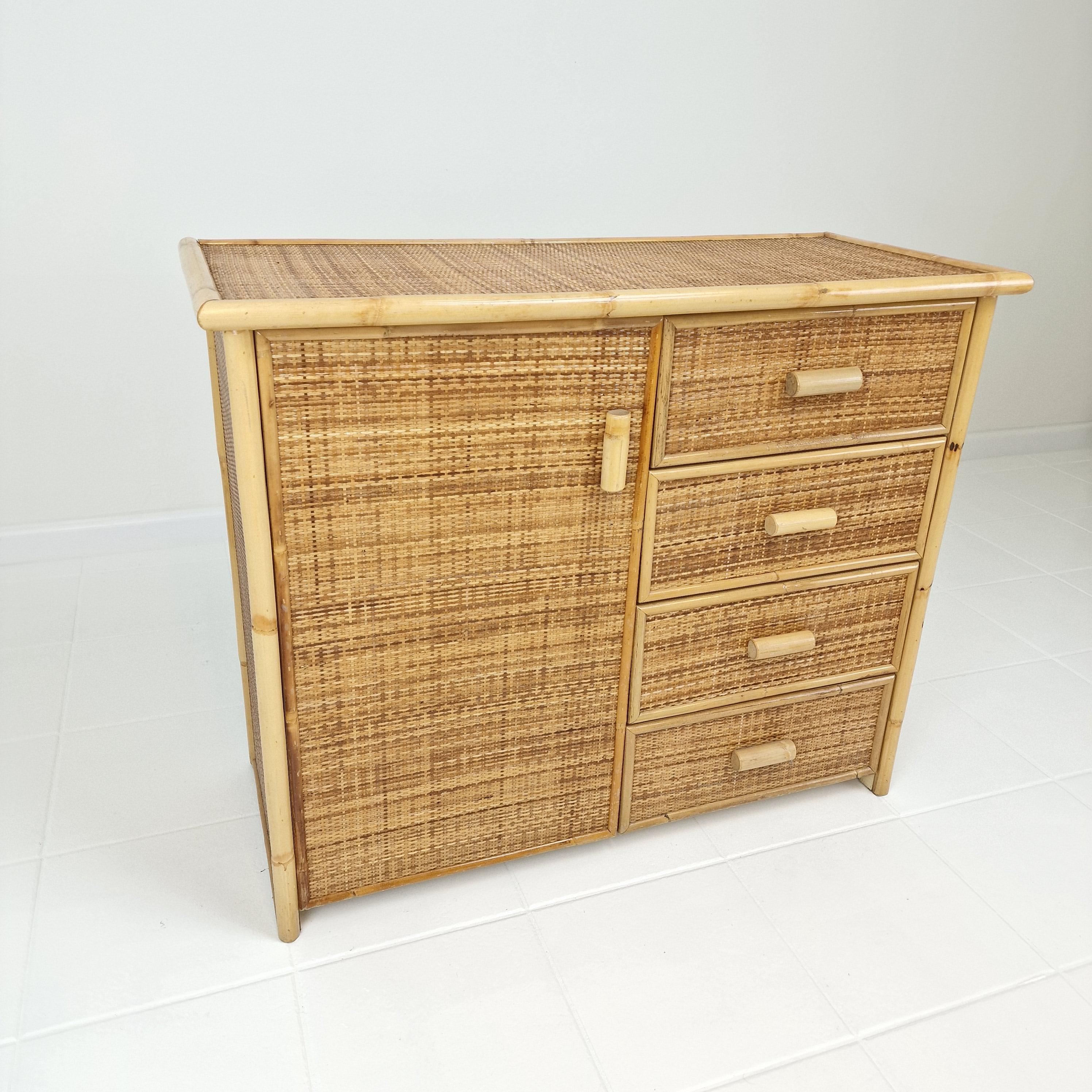 Cassettiera o credenza italiana in bambù e rattan, anni '1980 In condizioni buone in vendita a Oud Beijerland, NL