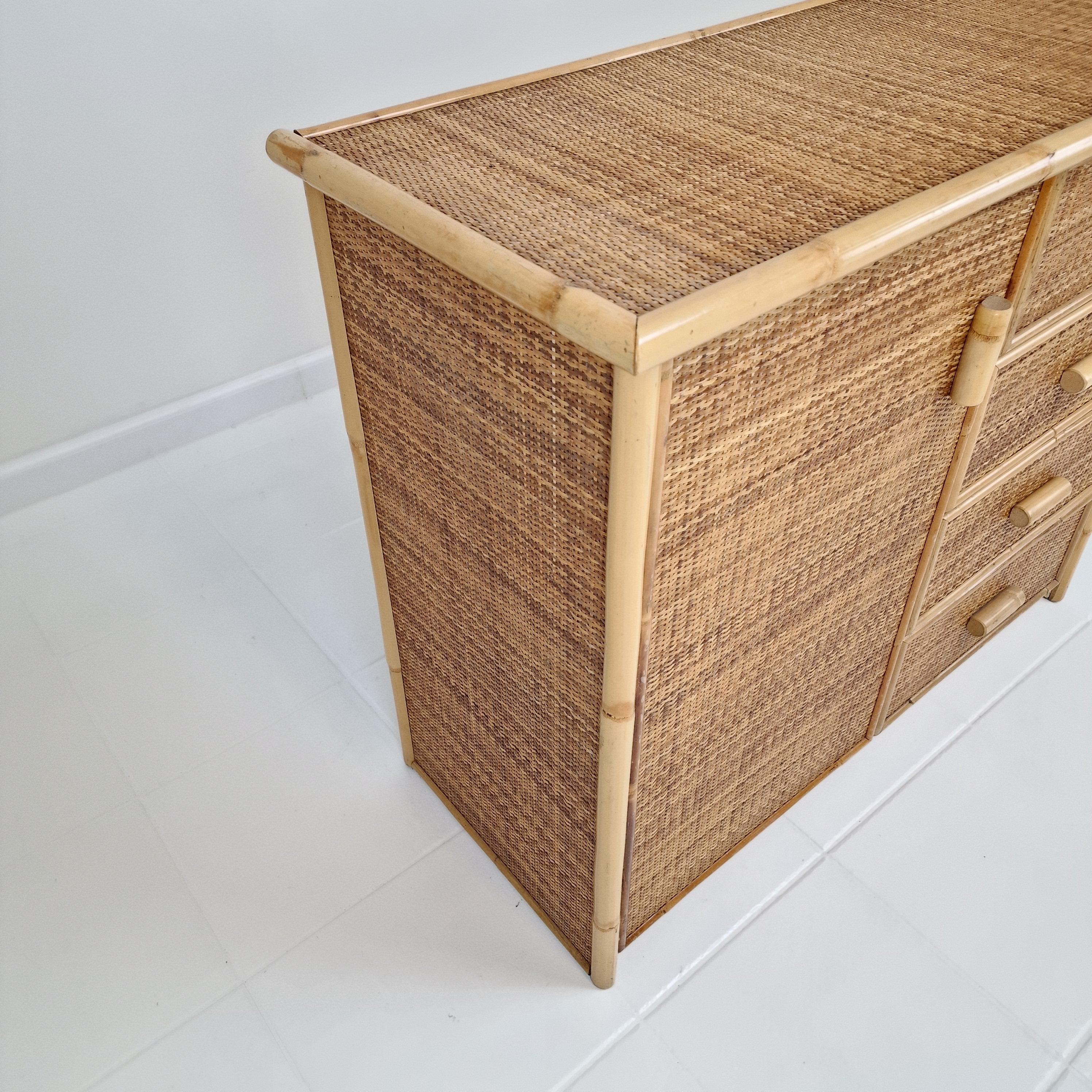 Cassettiera o credenza italiana in bambù e rattan, anni '1980 in vendita 1