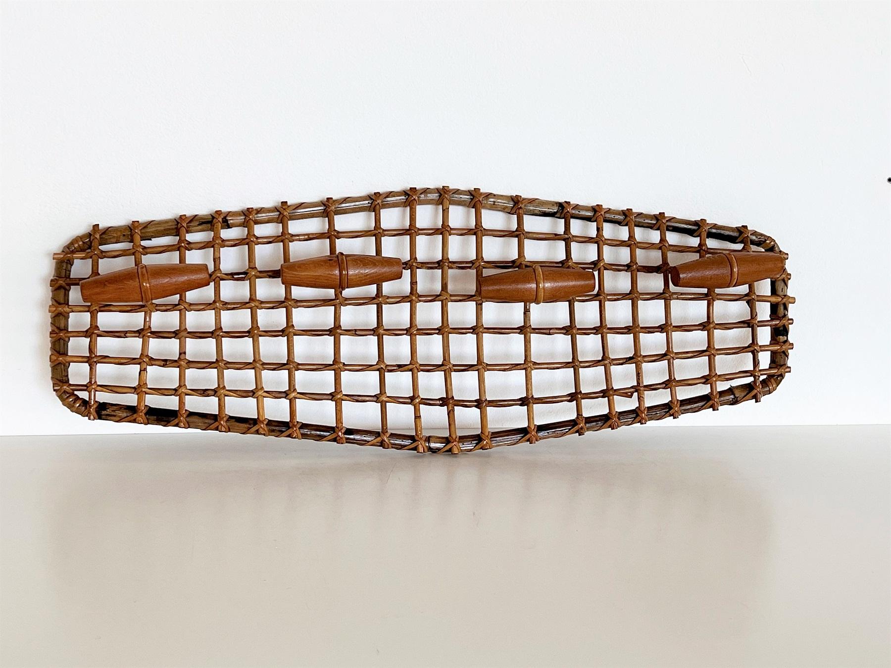 Olaf von Bohr designed for Bonacina bamboo and rattan coat rack
Manufactured in Italy, circa 1970's
Fine manufacturing with handwoven stitching detail
Four wood coat hangers
Interwoven grid pattern, clean linear design
Italian mid-century
The item