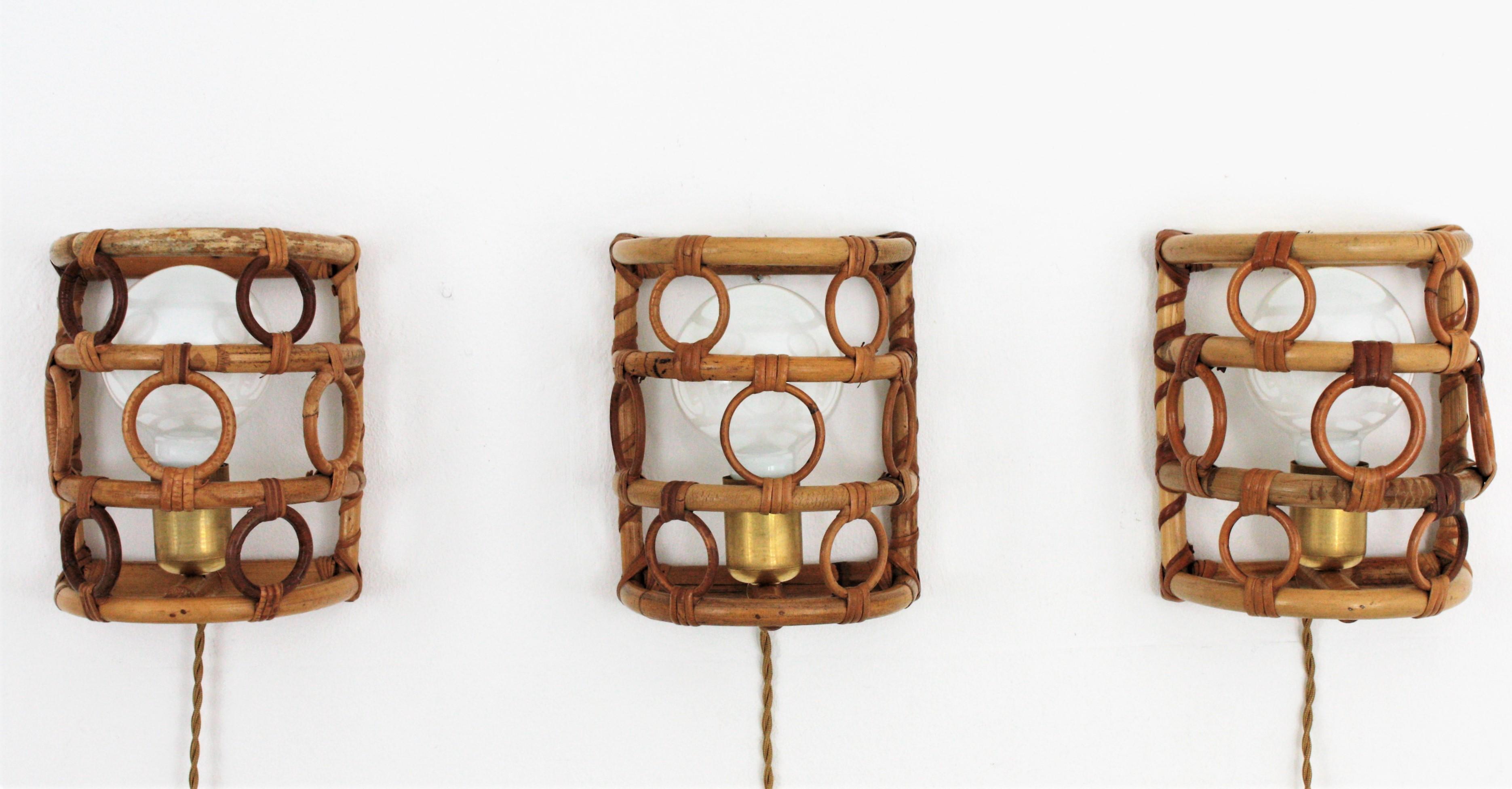 Rattan Italian Modernist Wall Sconces, Set of Three In Good Condition For Sale In Barcelona, ES