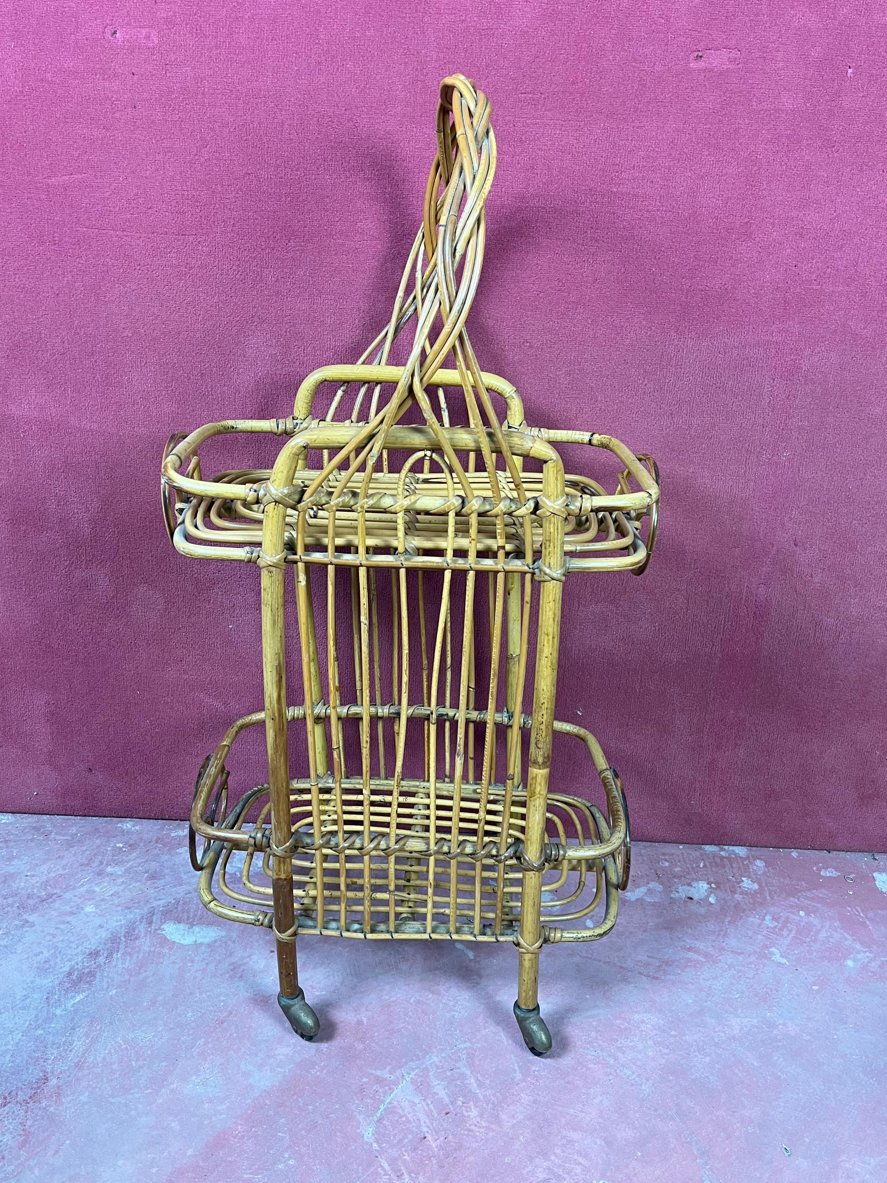 Chariot de bar italien en bambou, 1960
Intact et en bon état.
4 roues pivotantes.