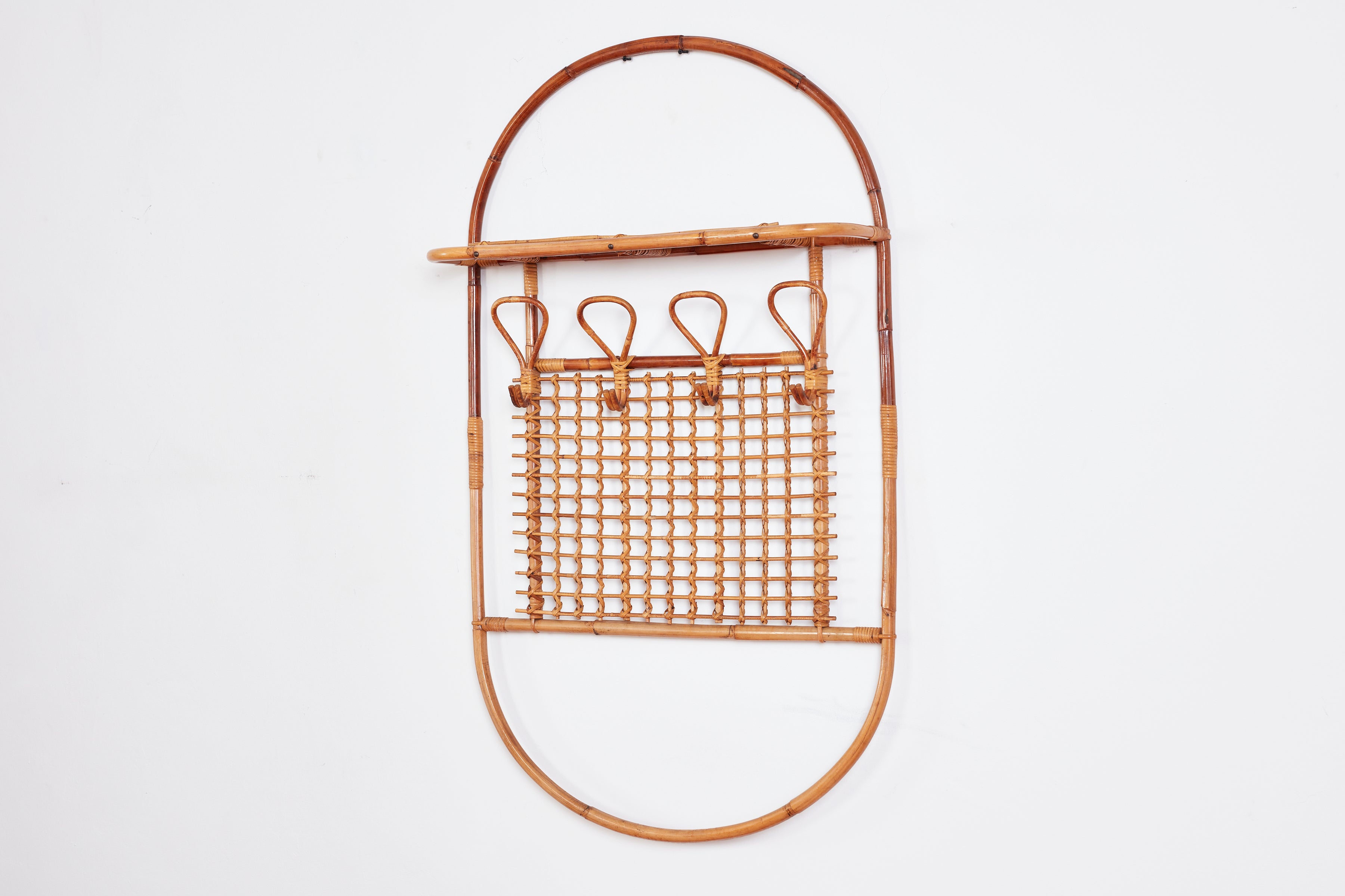 Italian bamboo coatrack in unique oval shape
4 individual hooks with bamboo grid pattern.
Upper shelf for hats 
Sculptural design and functional.