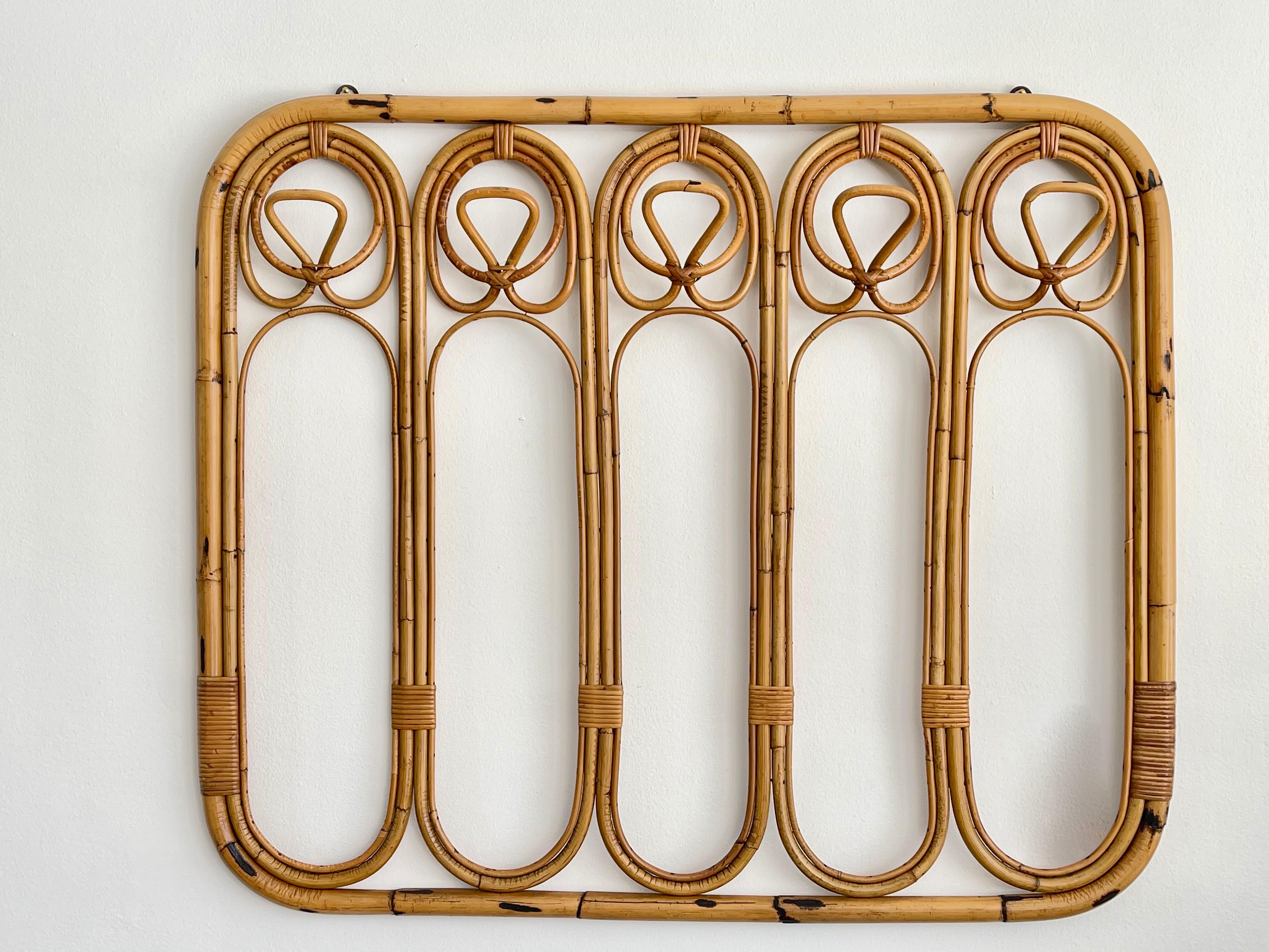 Fantastic Italian bamboo coatrack 
Unique square shape with 5 signature hooks 
Wall-mounted coat rack system.