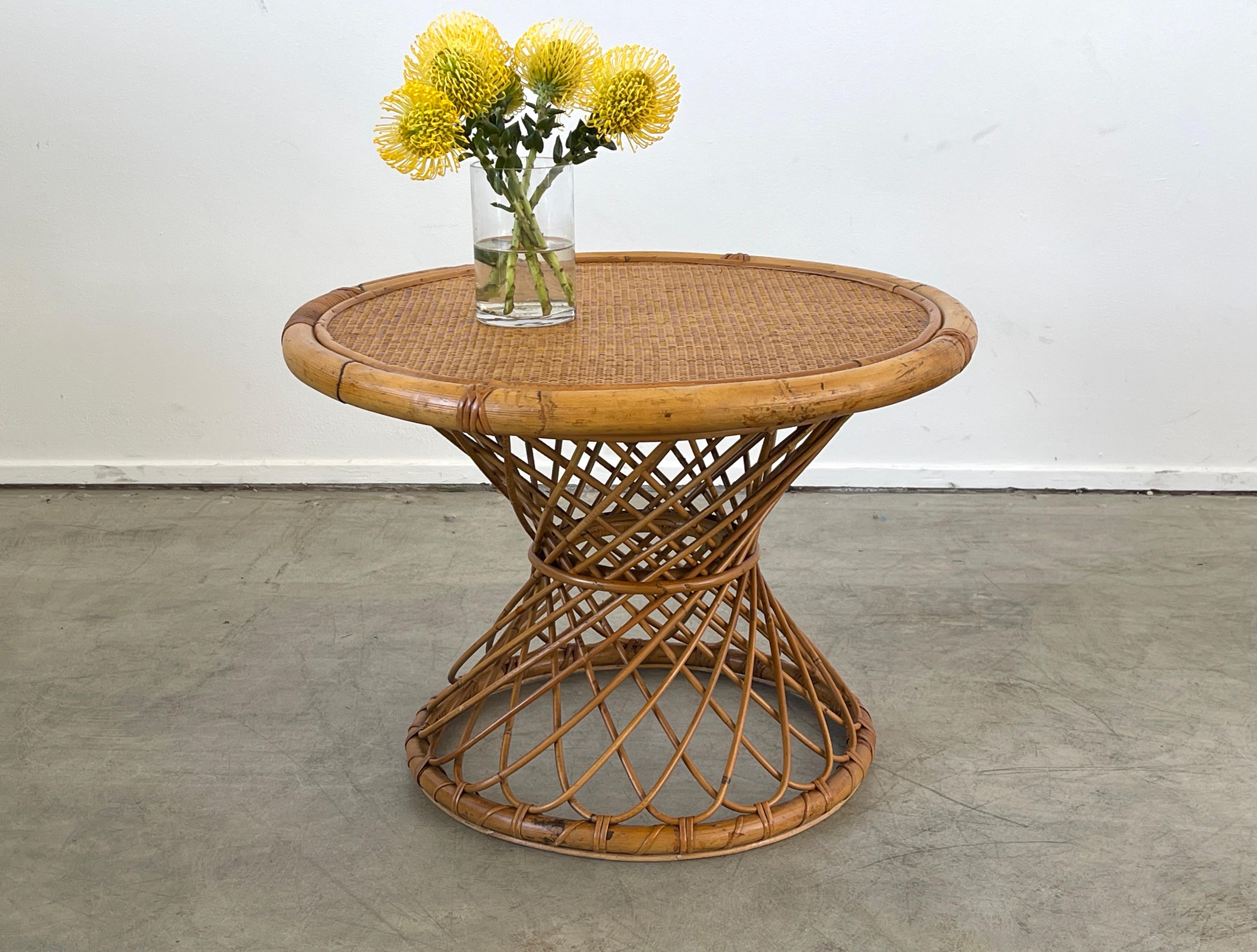 Unique Italian 1950's bamboo coffee table.
Tulip shaped base with twisted rattan and wicker table surface. 
Great patina. 
Great design.