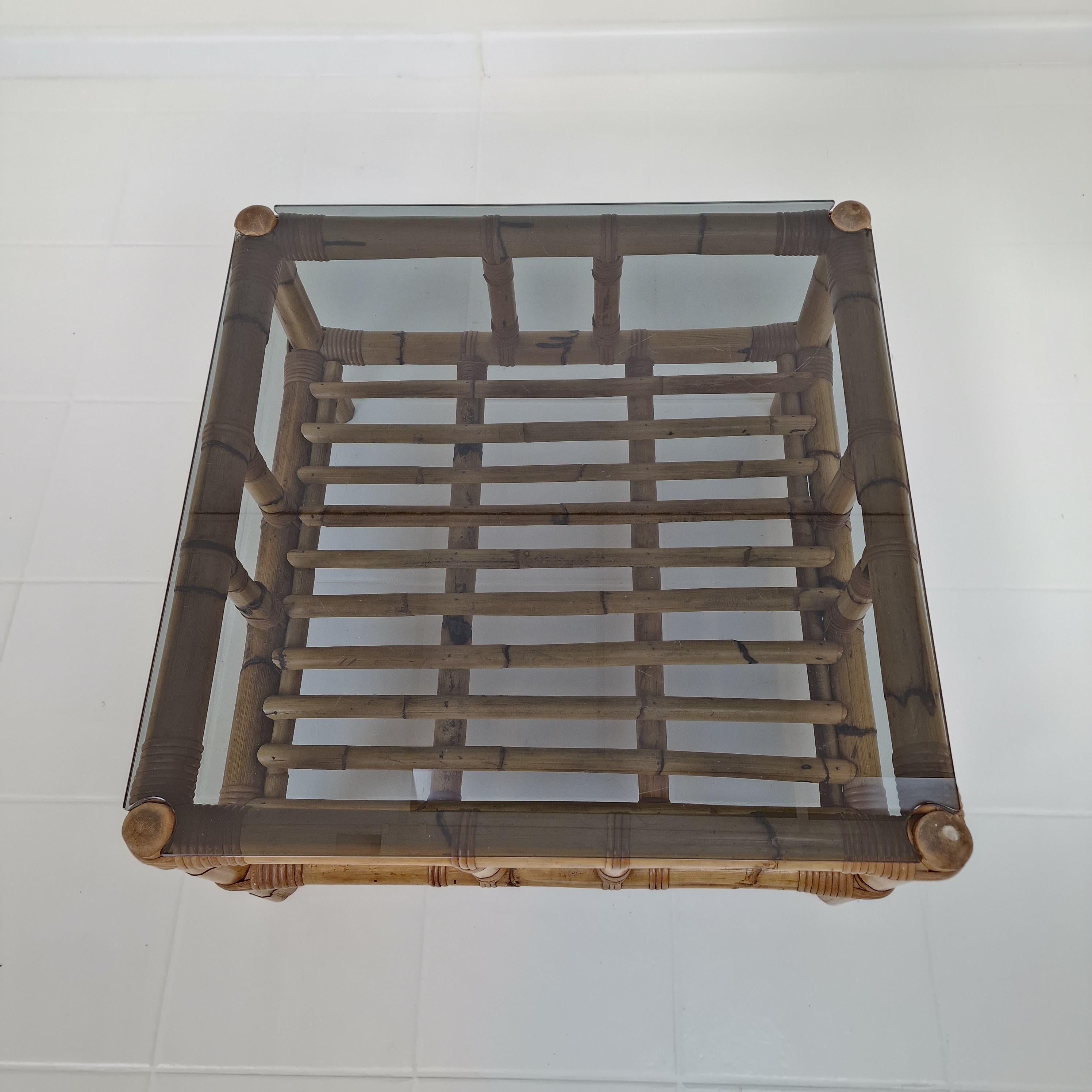 Table basse italienne en bambou avec verre fumé, 1970 en vente 6