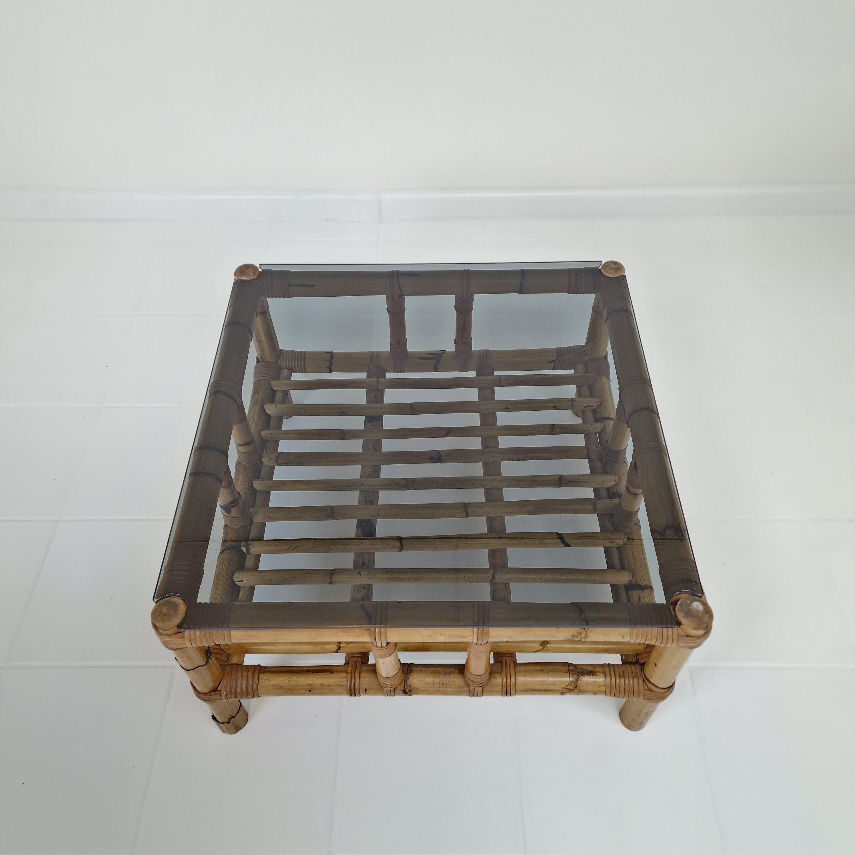 Bambou Table basse italienne en bambou avec verre fumé, 1970 en vente
