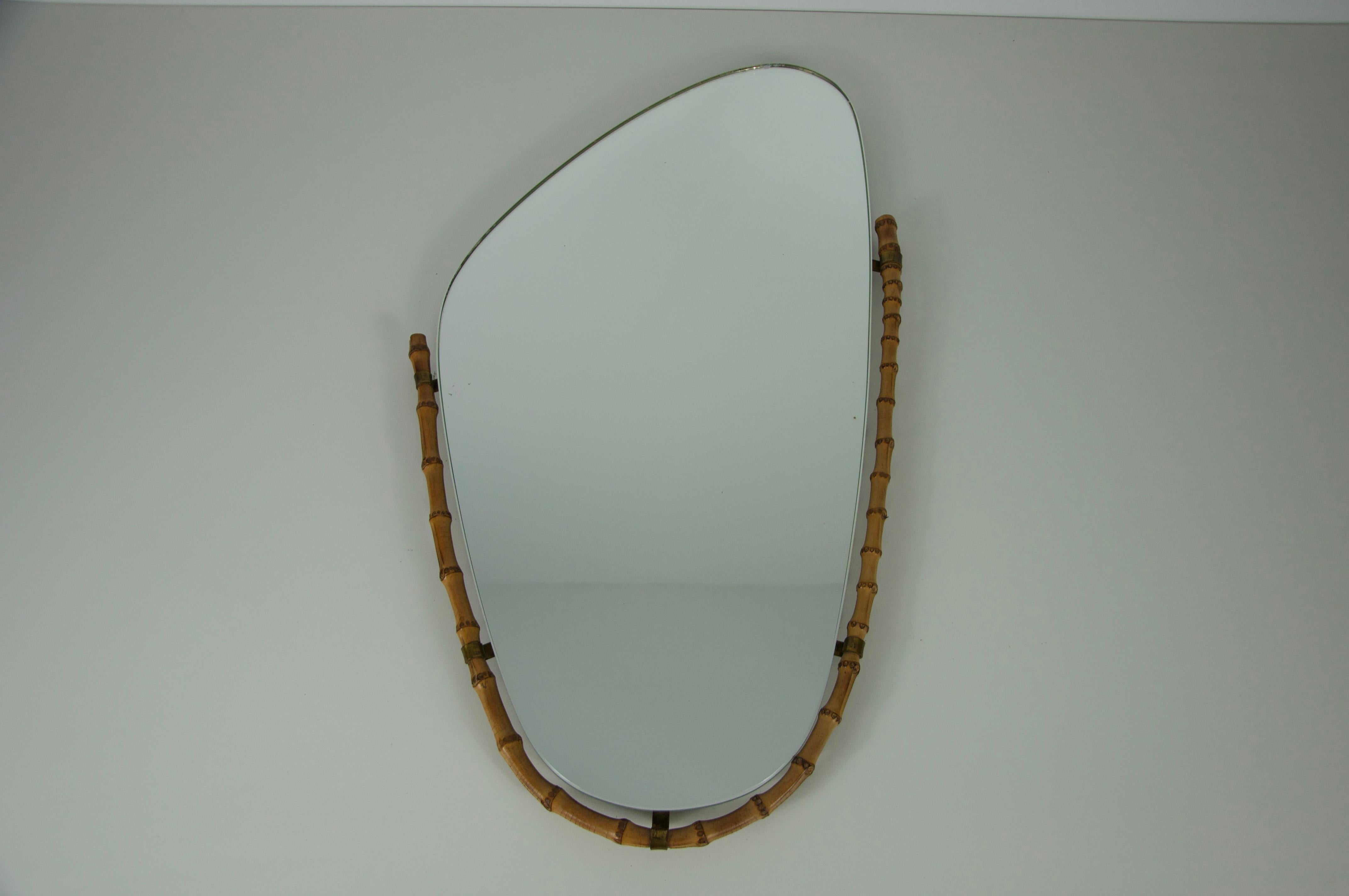 Mid-Century Modern Miroir mural italien encadré de bambou, années 1960, Italie en vente