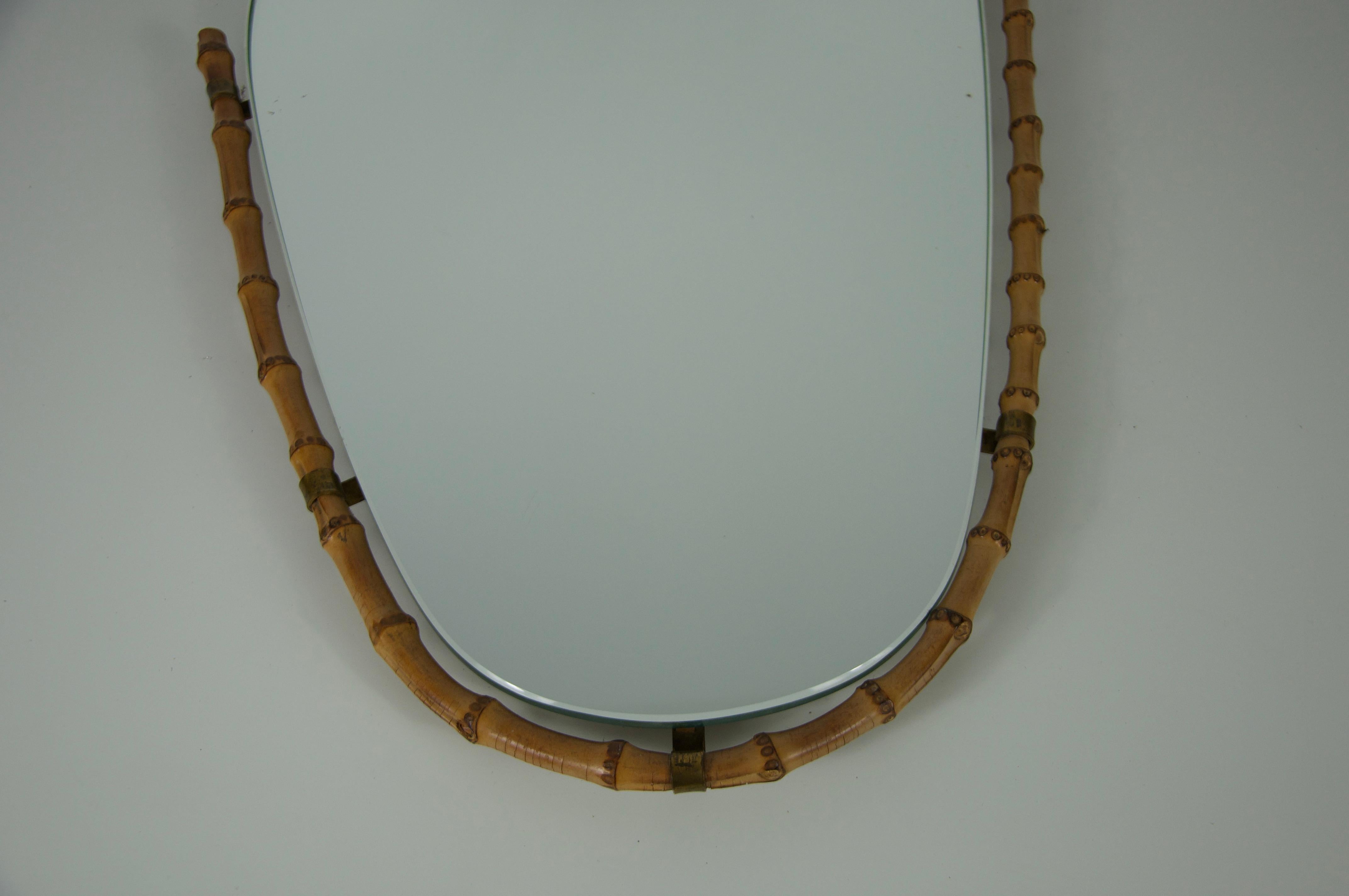 Laiton Miroir mural italien encadré de bambou, années 1960, Italie en vente