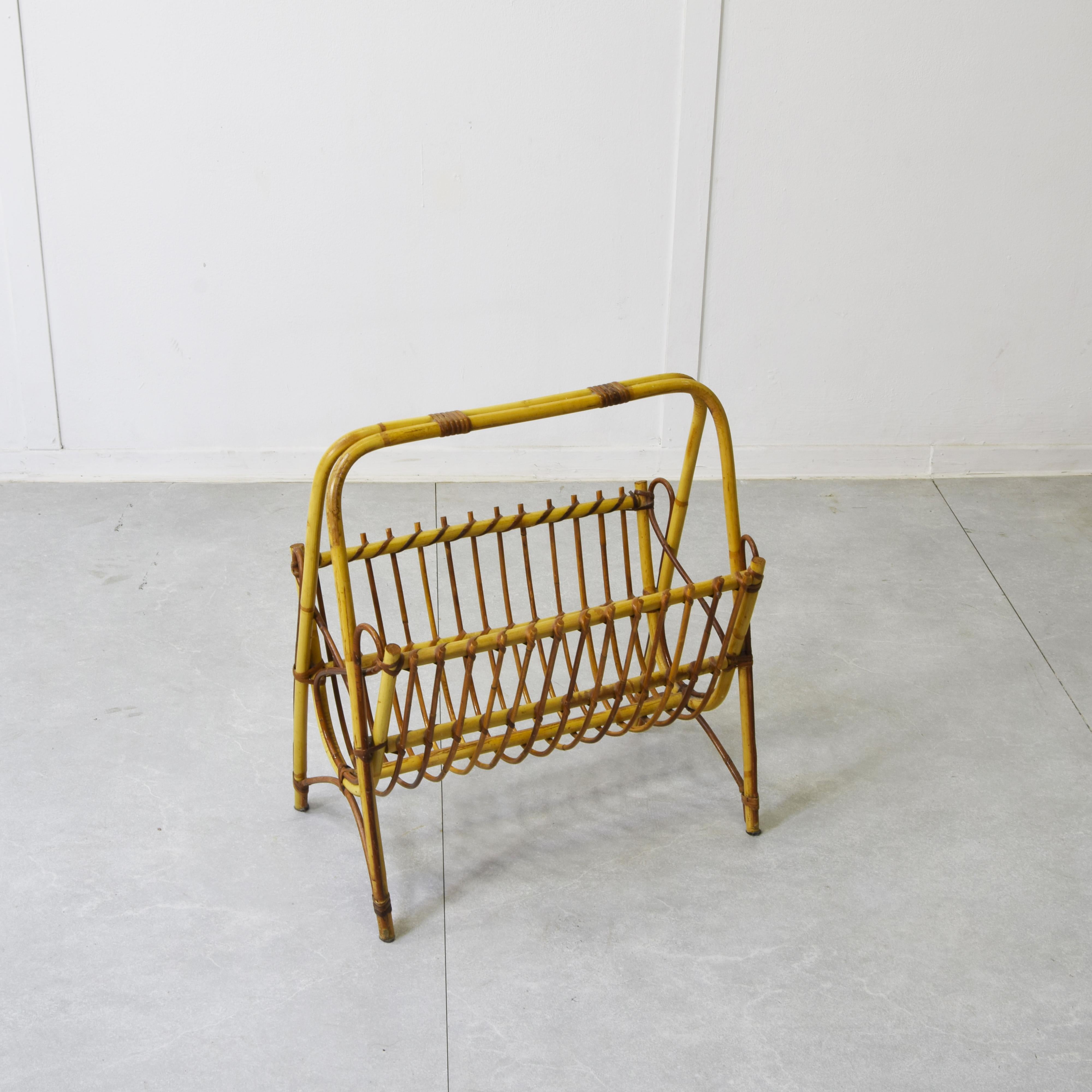 Mid-Century moderno Portariviste italiano in bambù e rattan 1960 in vendita