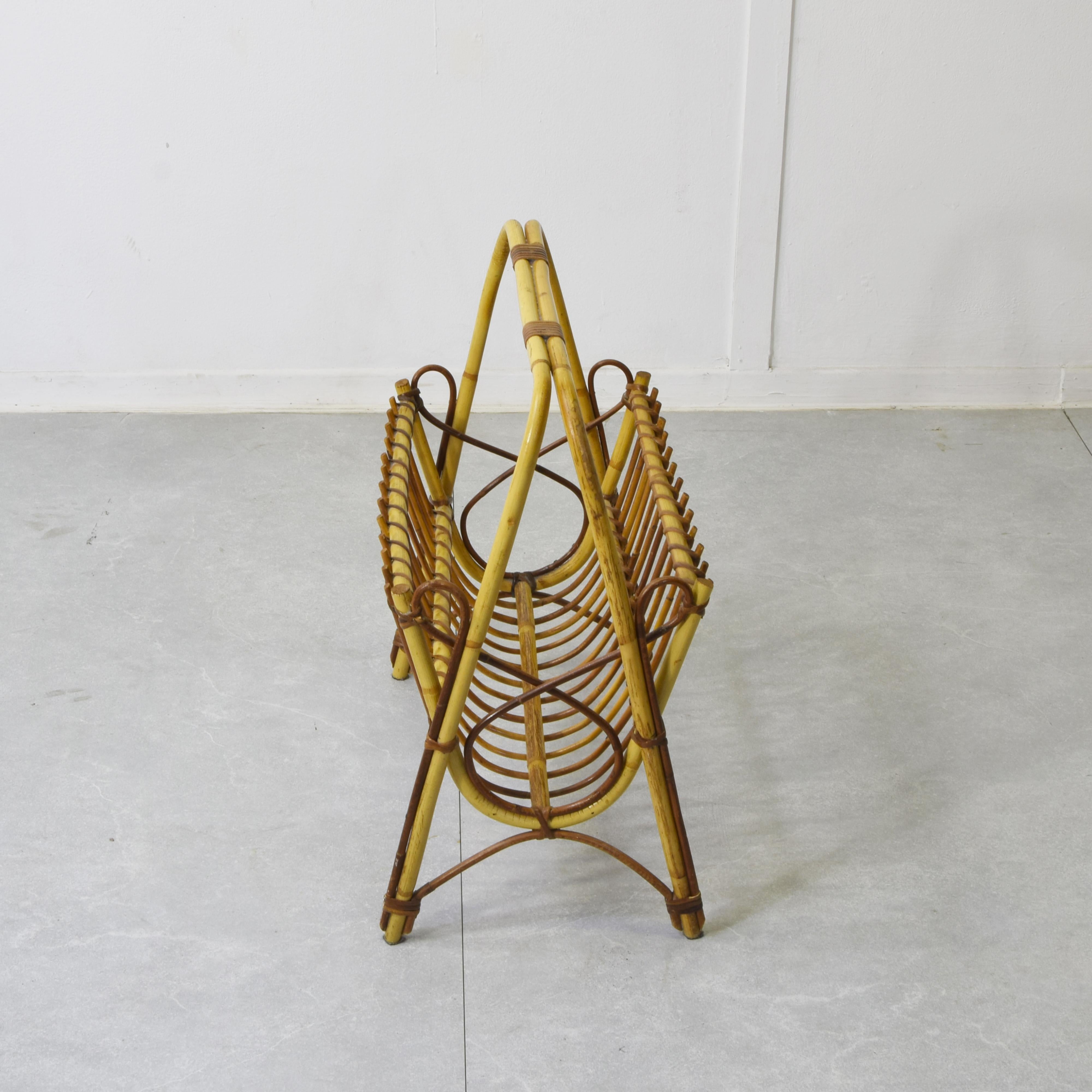 Italiano Portariviste italiano in bambù e rattan 1960 in vendita