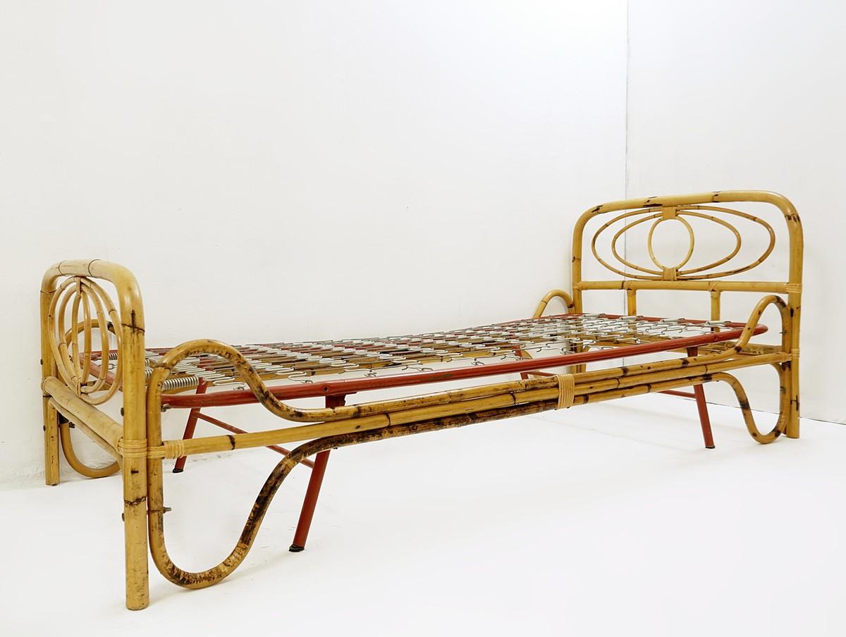 Mid-Century Modern Italian bamboo sofa-bed, 1960s In Good Condition For Sale In Brussels, BE