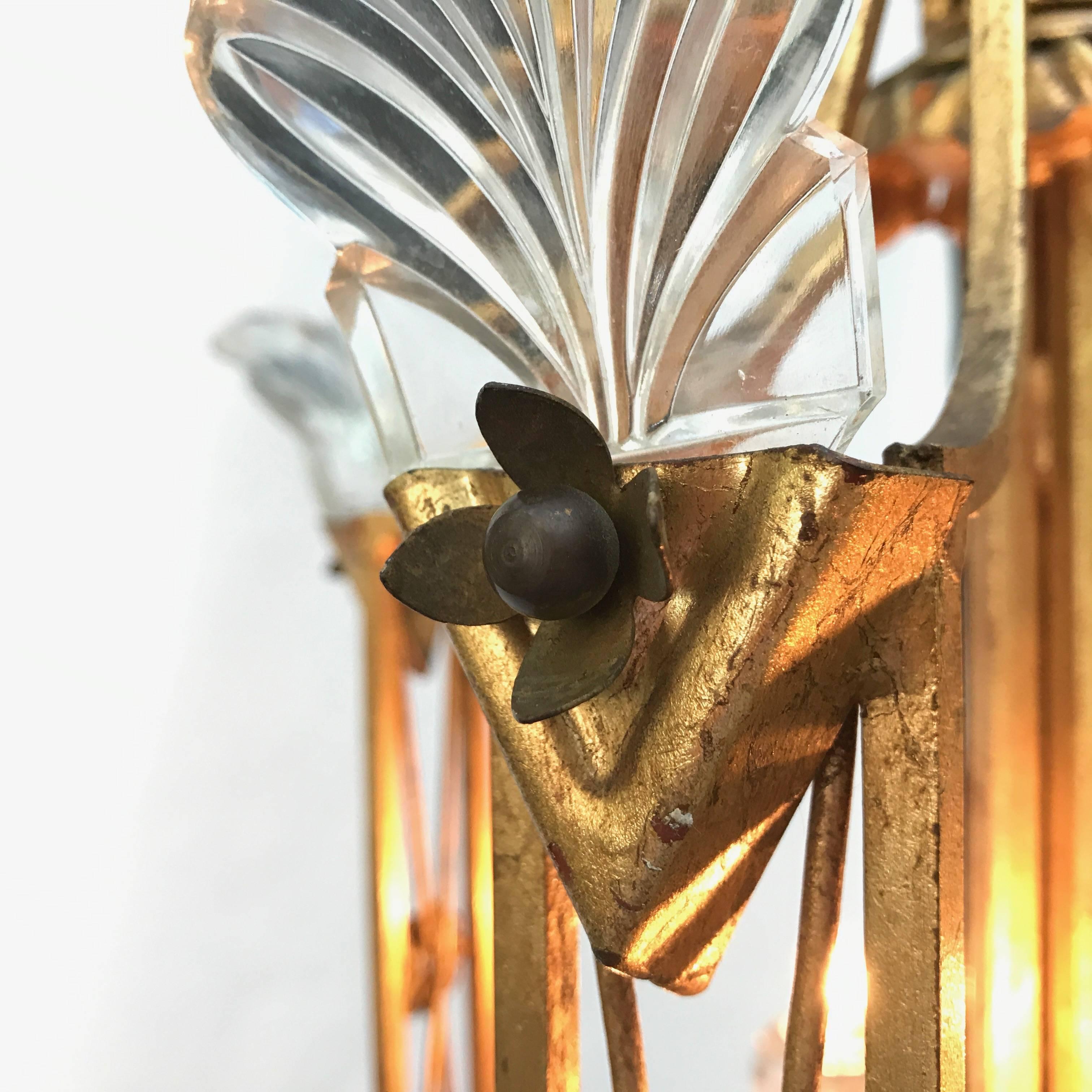 Vintage Italian lantern with a cage shaped leaf-gilded iron structure decorated with crystal elements, leaves and geometrical patterns made by Banci manufacture in Florence, circa 1980s.
Four curved arms ending with E14 light bulbs for a max power