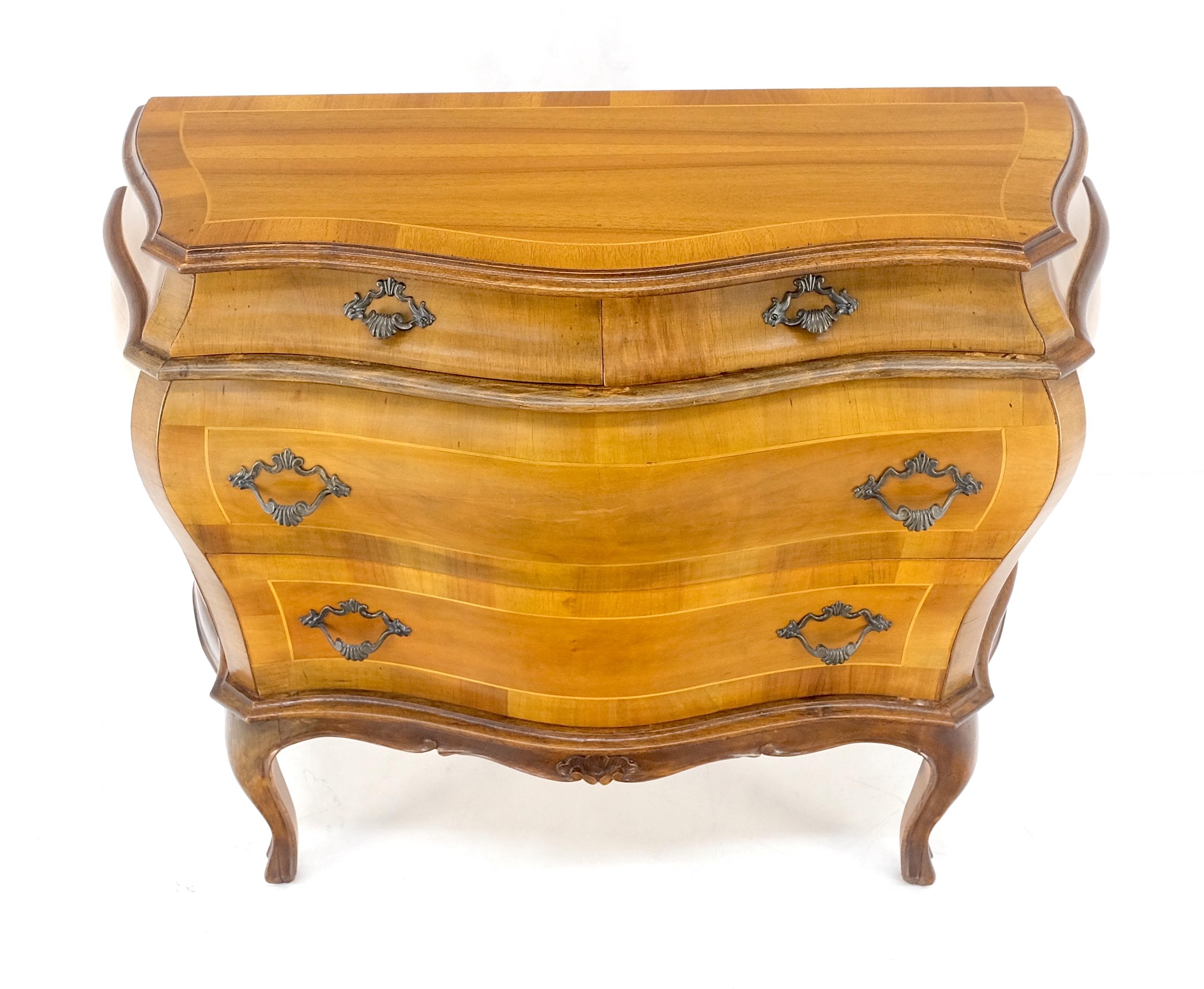 Laccato Comò a fascia italiano in legno di radica di Oliver a 4 cassetti in stile Bombay MINT in vendita