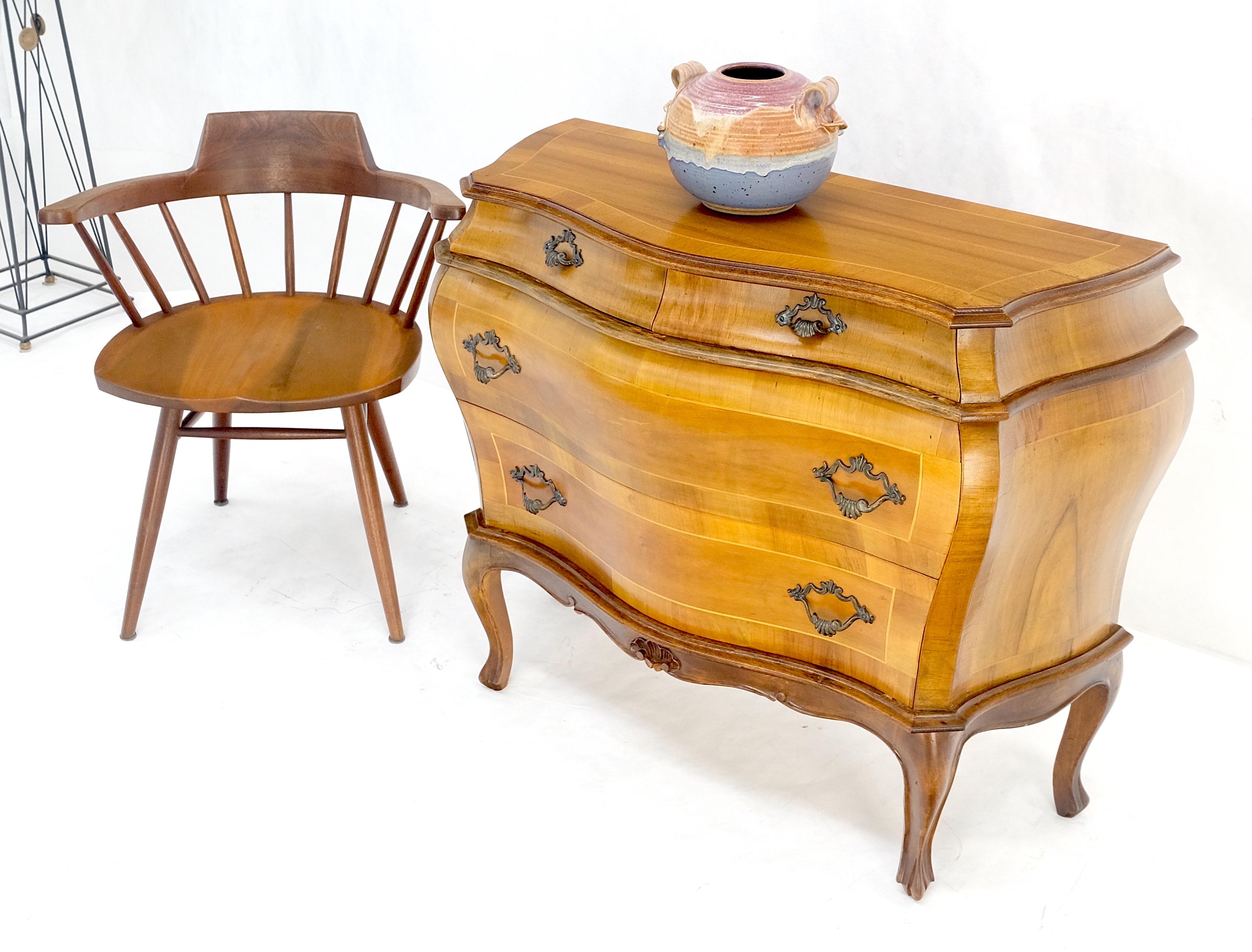 Comò a fascia italiano in legno di radica di Oliver a 4 cassetti in stile Bombay MINT in vendita 1