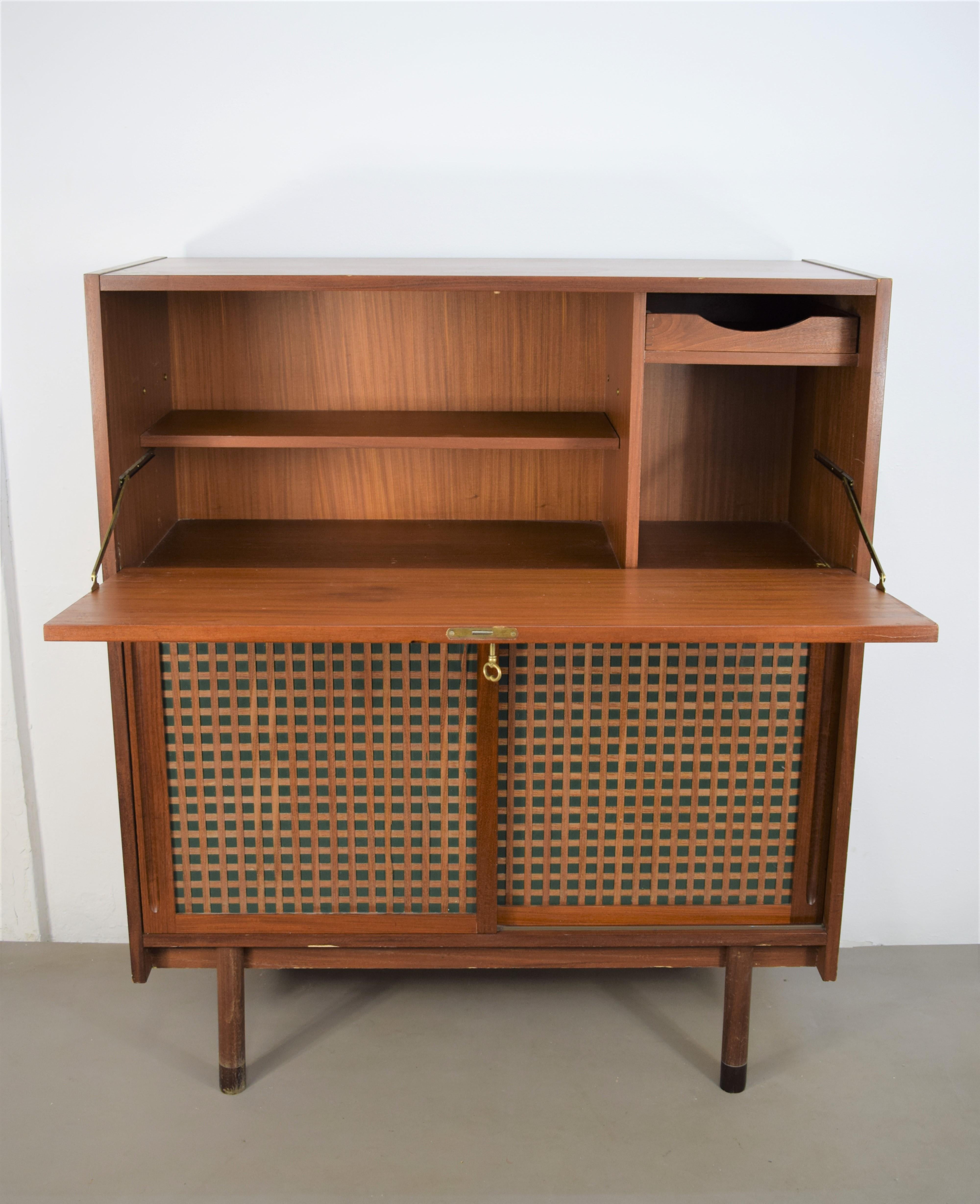 Italienischer Barschrank, 1970er Jahre (Moderne der Mitte des Jahrhunderts) im Angebot