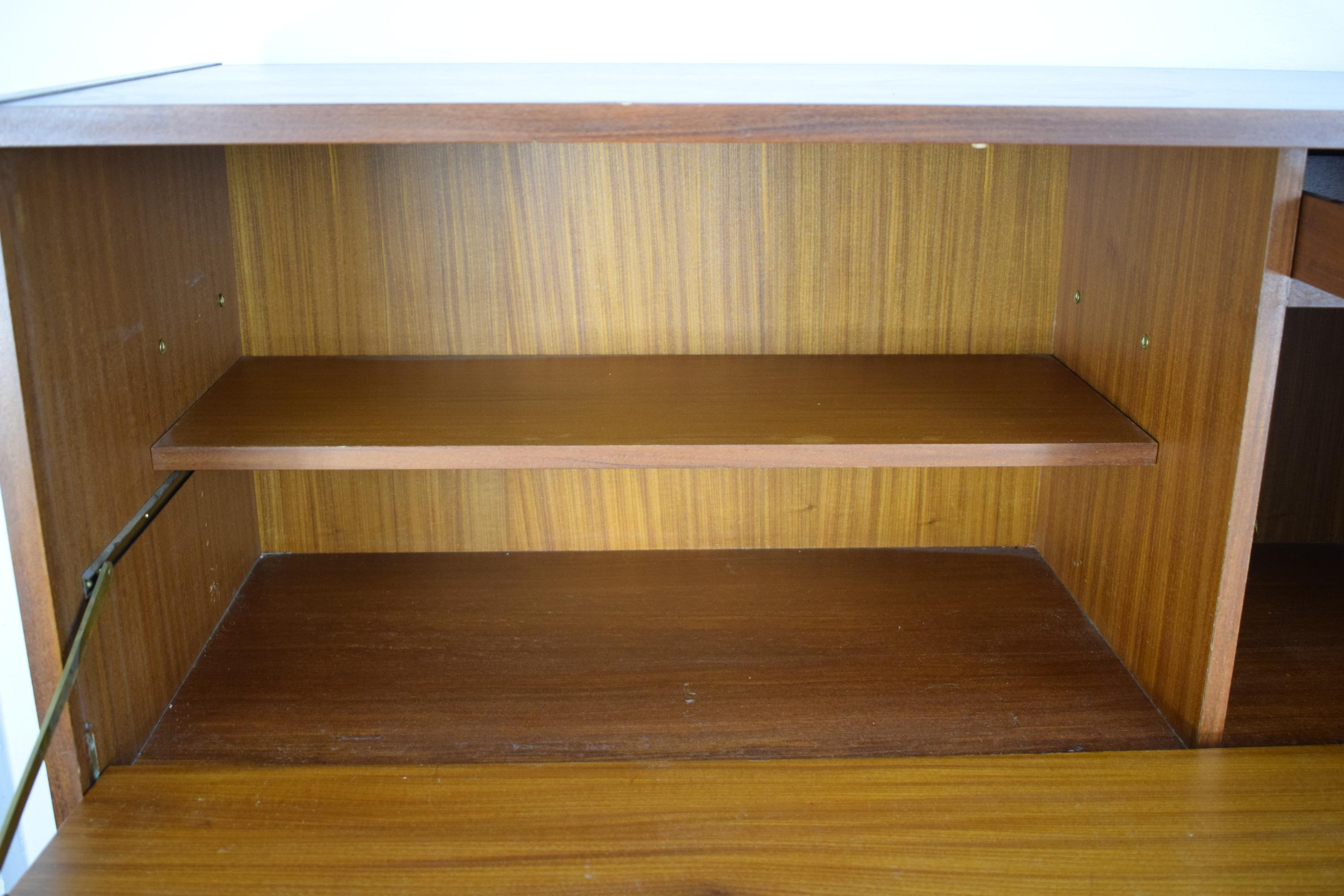 Italienischer Barschrank, 1970er Jahre (Ende des 20. Jahrhunderts) im Angebot