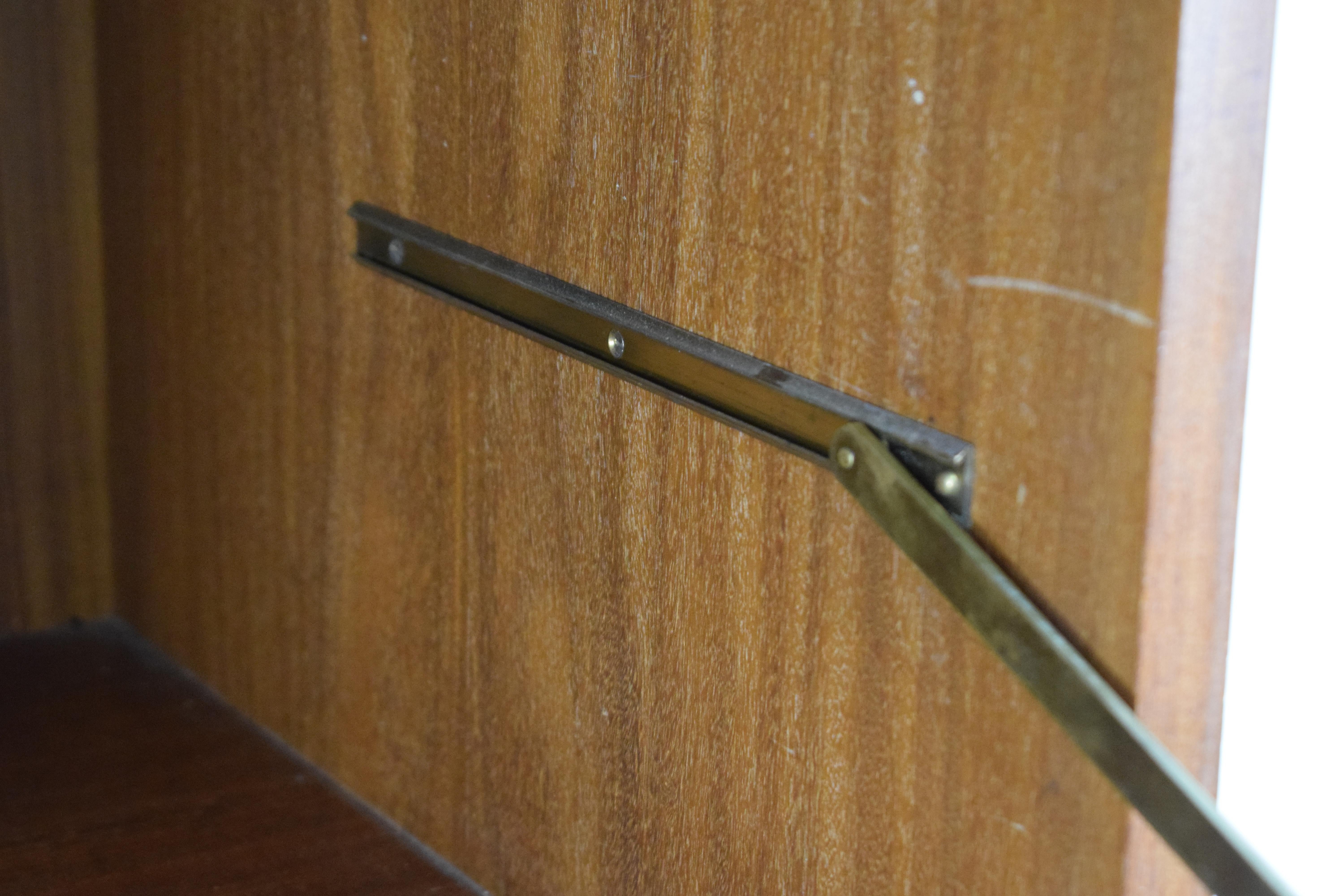 Italienischer Barschrank, 1970er Jahre (Teakholz) im Angebot