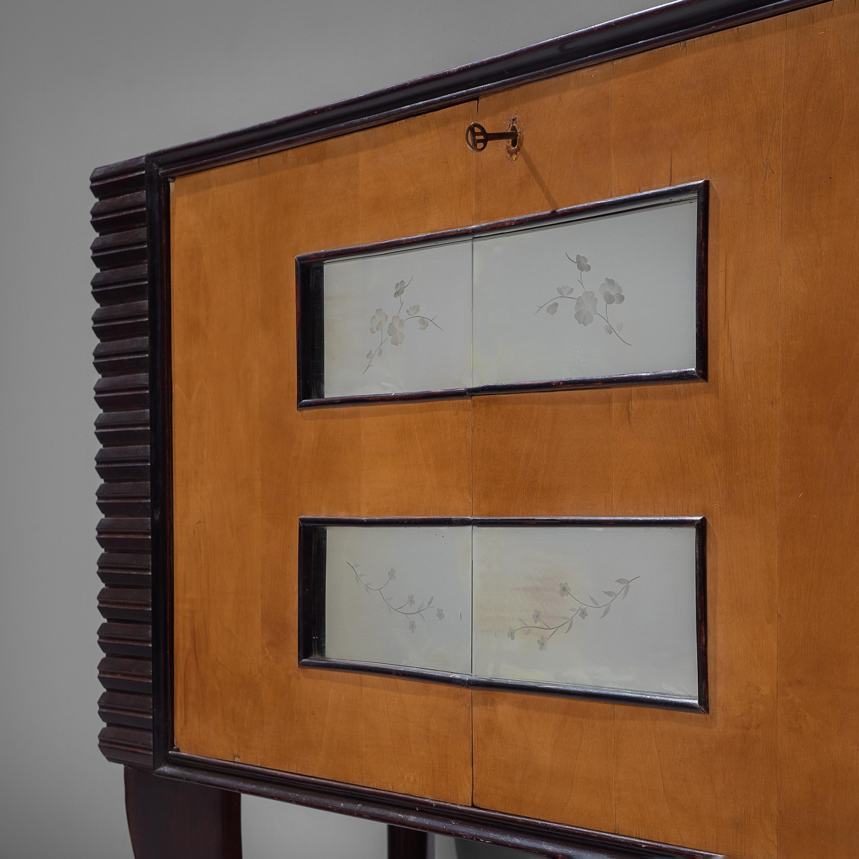 Mid-Century Modern Italian Bar Cabinet in Walnut Attributed to Osvaldo Borsani