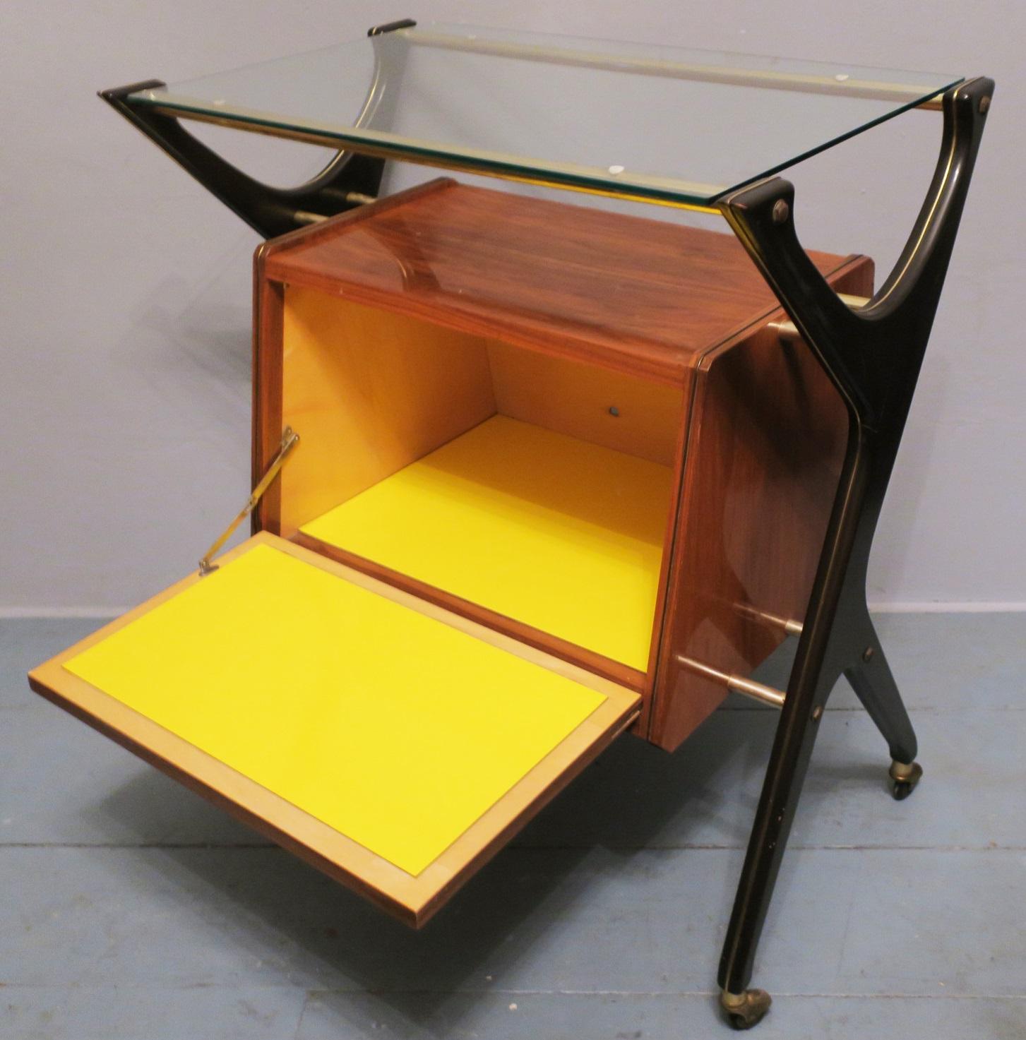 Italian Bar Cart/Dry Bar with Bright Yellow Interior, Japanese Figures and Light (Italienisch) im Angebot