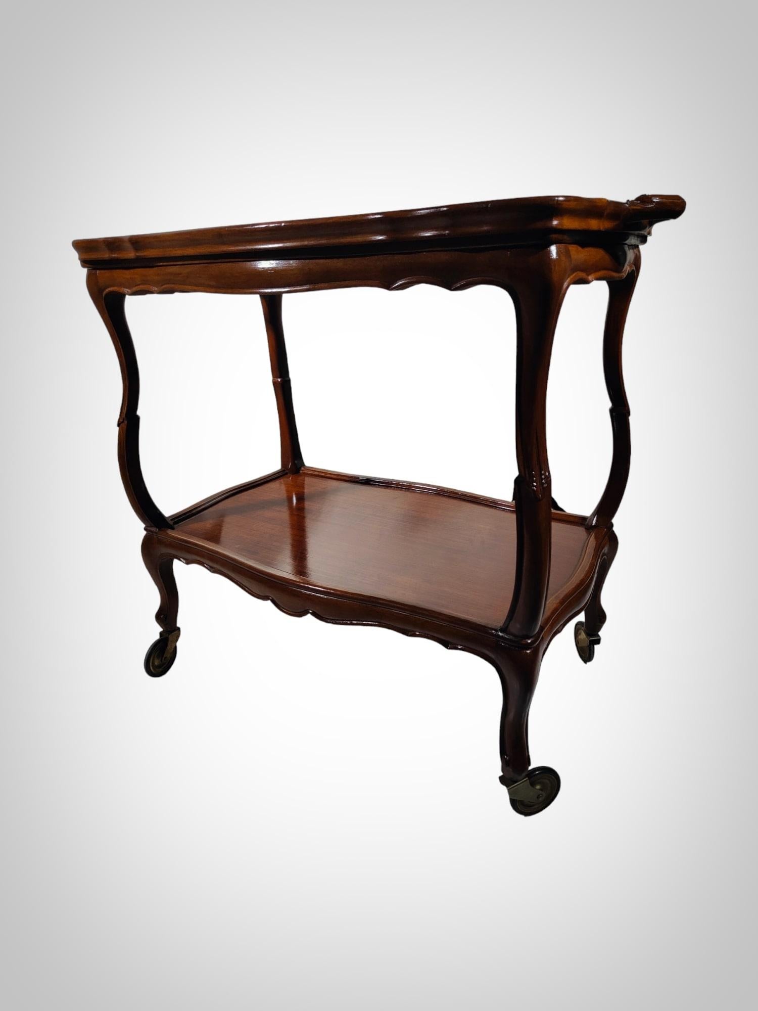 Italienischer Barwagen aus den 1950er Jahren - Massives Obstholz - Abnehmbares Tablett - 82x73x46 cm im Angebot 1