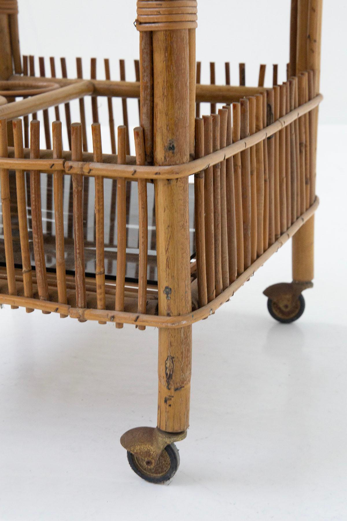 Carrito de bar italiano de bambú y cristal negro Mid-20th Century en venta