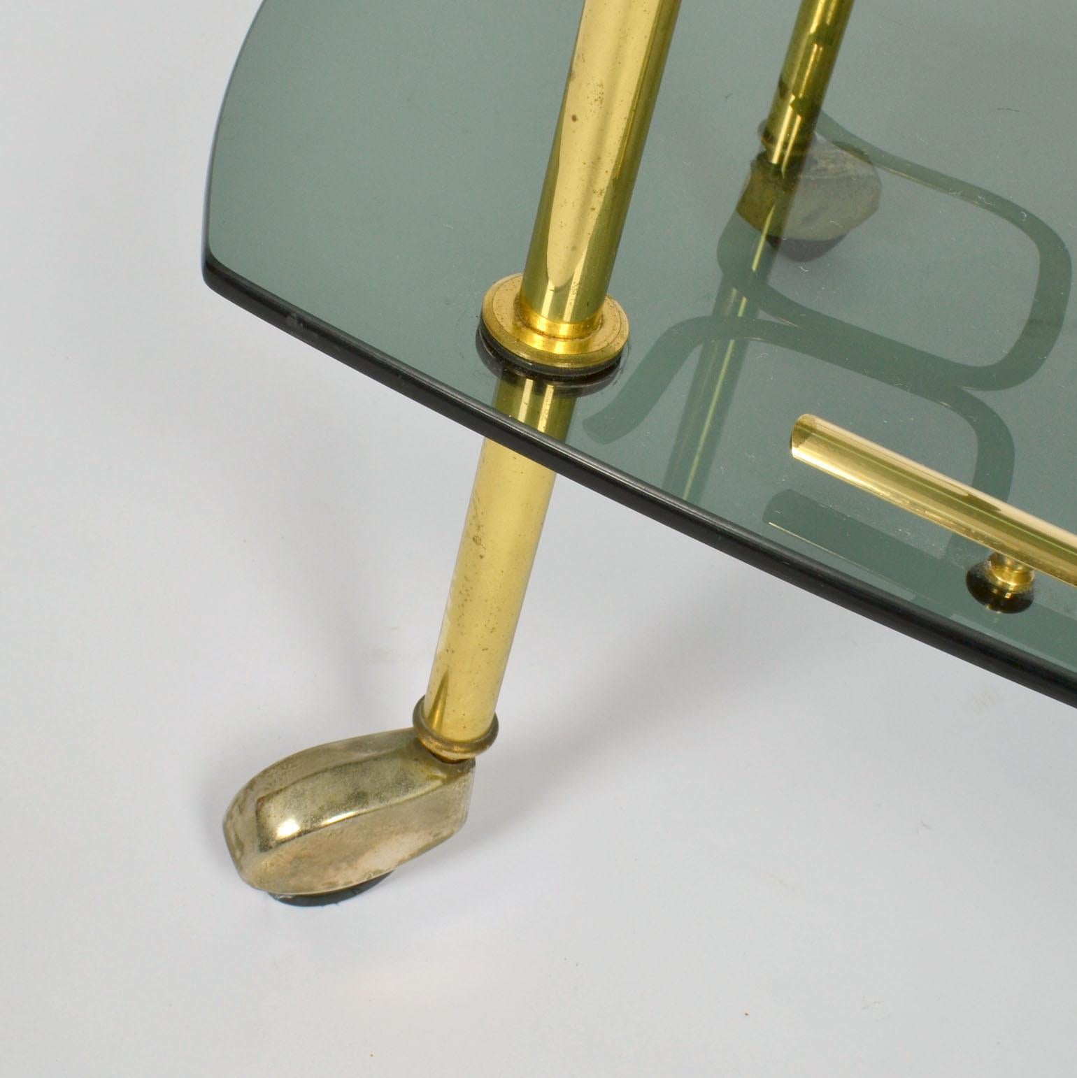 Italian Bar Cart or Cocktail Trolley in Brass and Smoked Glass For Sale 6