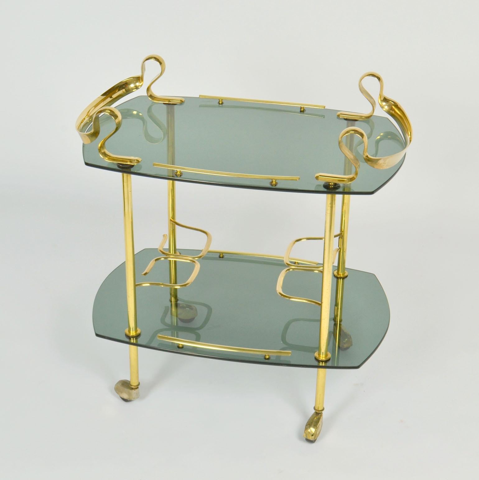 Italian Bar Cart or Cocktail Trolley in Brass and Smoked Glass For Sale 3