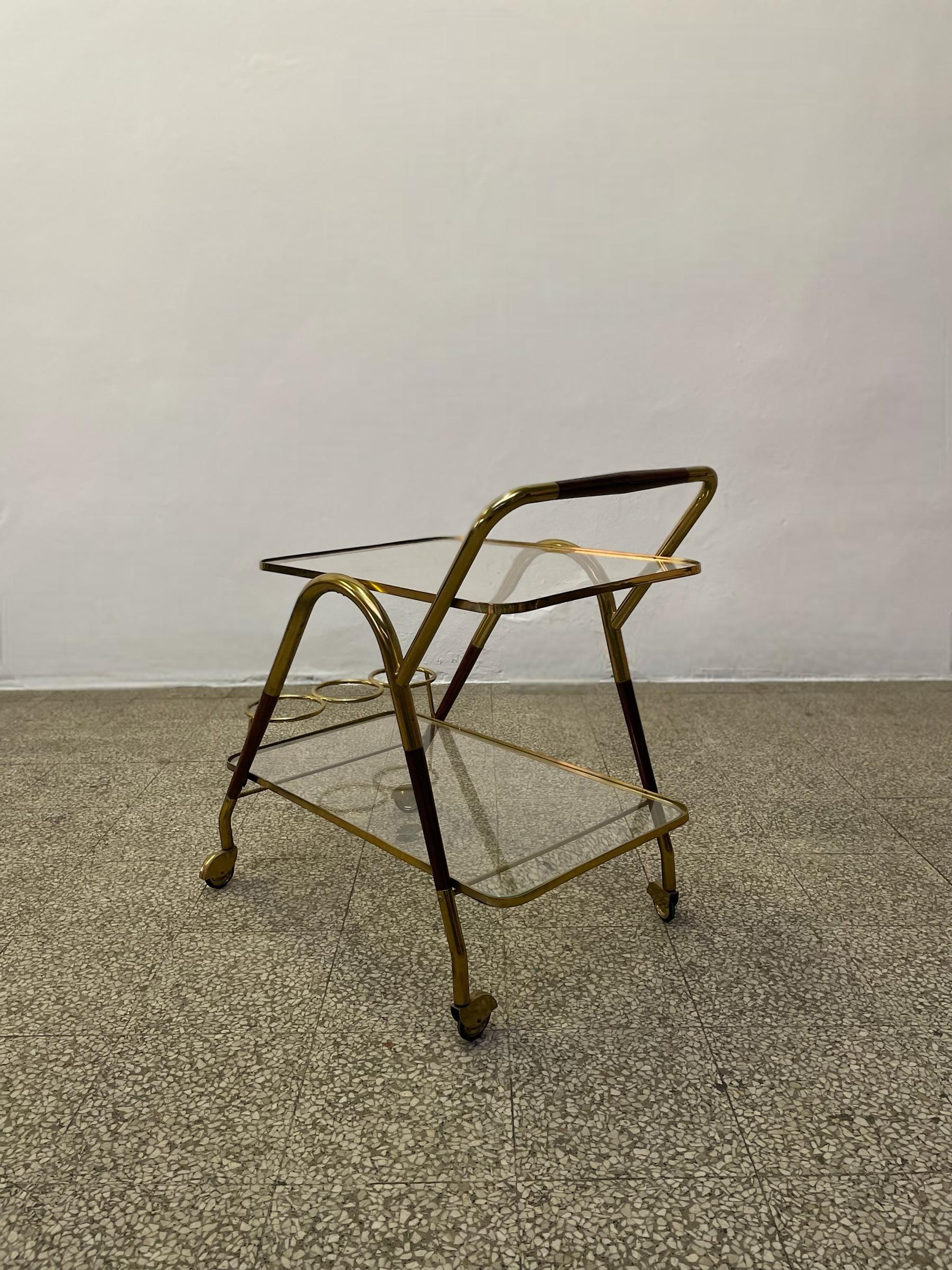 Mid-Century Modern Italian Bar Cart with Bottle Holders in Brass and Wood by Cesare Lacca, 1950s