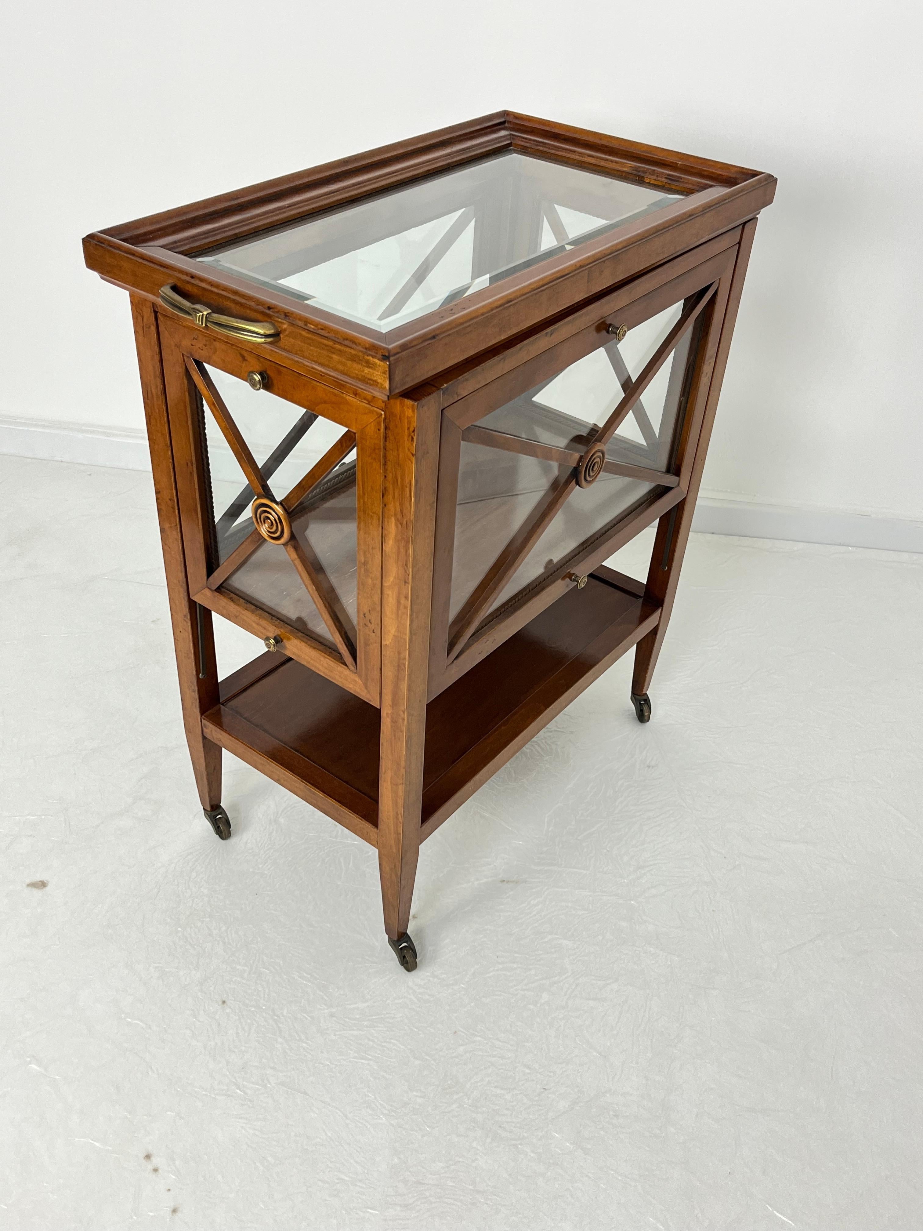 Italian Bar Cart with folding sides and removable tray, brass handles, 1980s For Sale 7