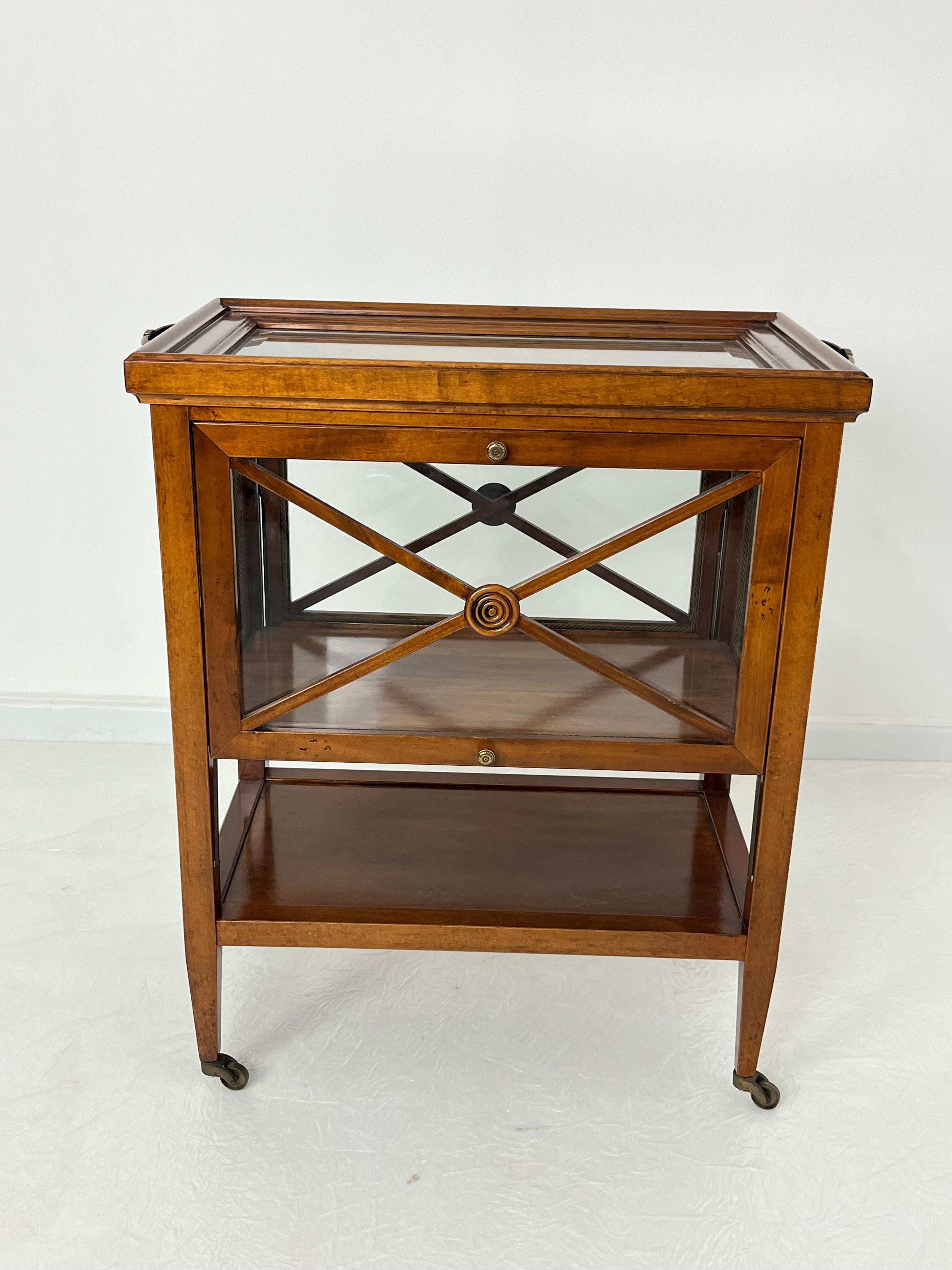 Italian bar cart with folding sides and removable tray, brass handles, 1980s
Antique walnut and glass.
Elegant and in excellent condition.
4 swivel wheels.

We guarantee fast shipping in a wooden crate with appropriate packaging and DHL courier.