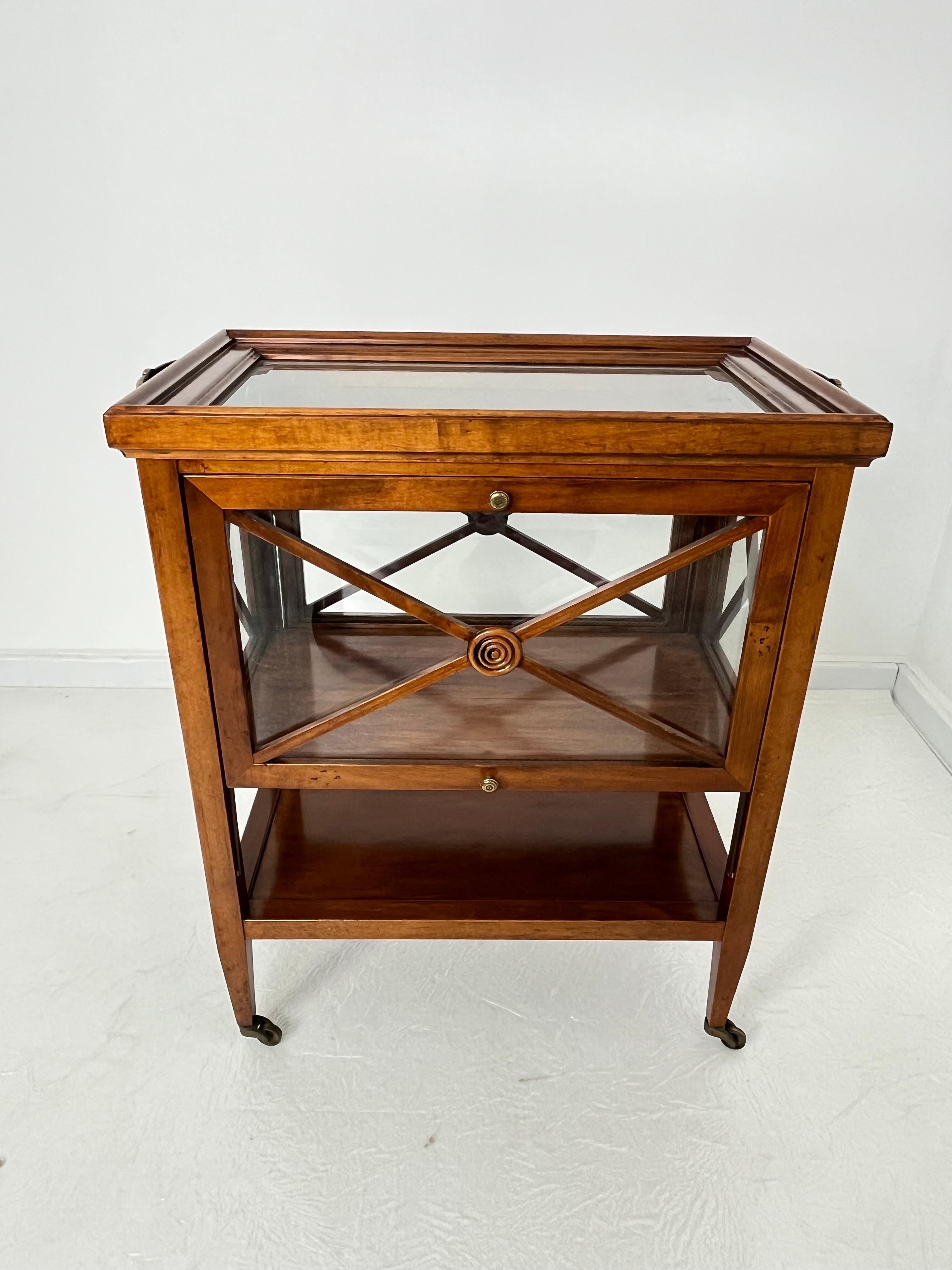 Italian Bar Cart with folding sides and removable tray, brass handles, 1980s For Sale 1