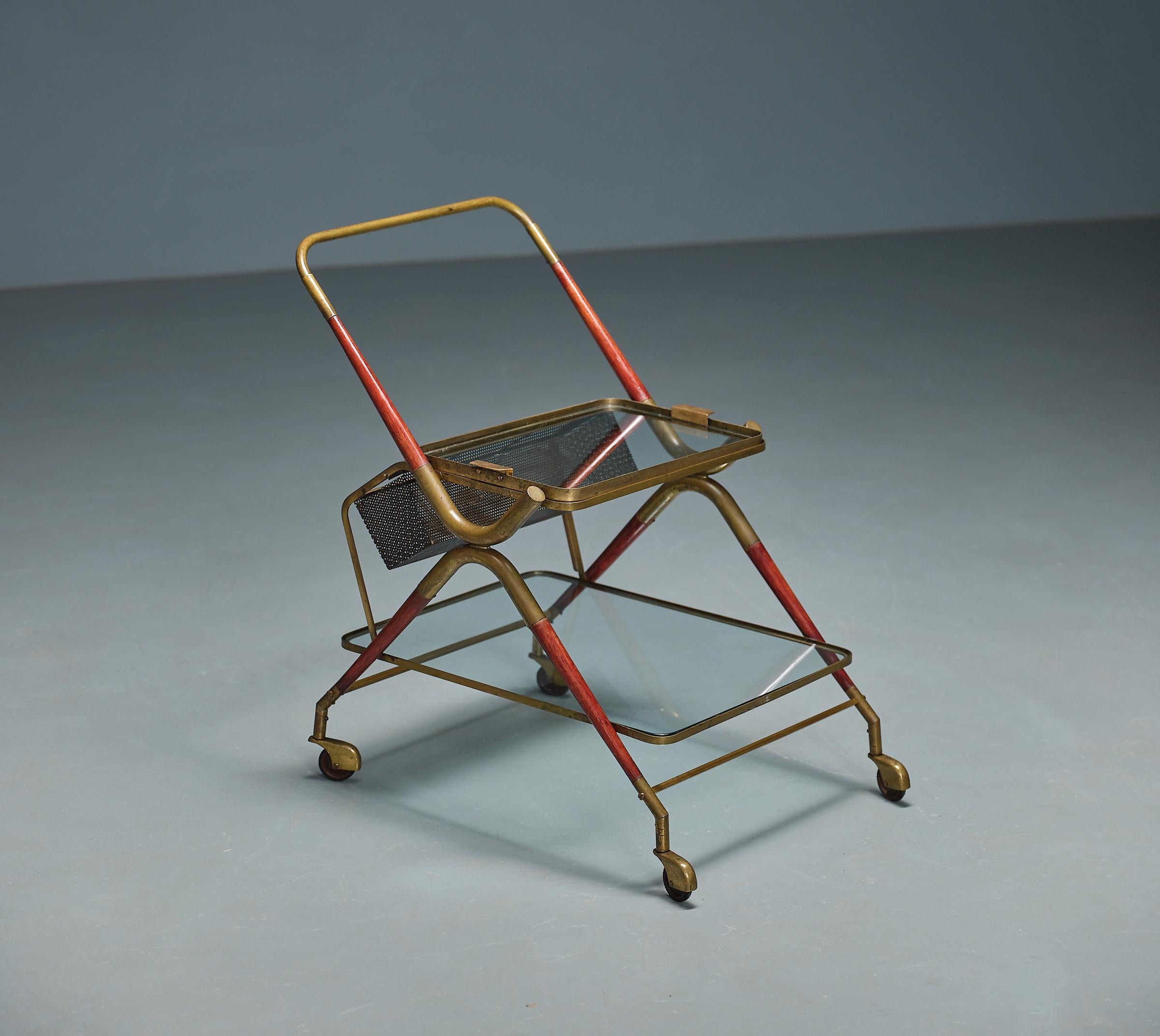 Chariot de bar italien avec plateau amovible, laiton et bois laqué Bon état - En vente à Rome, IT